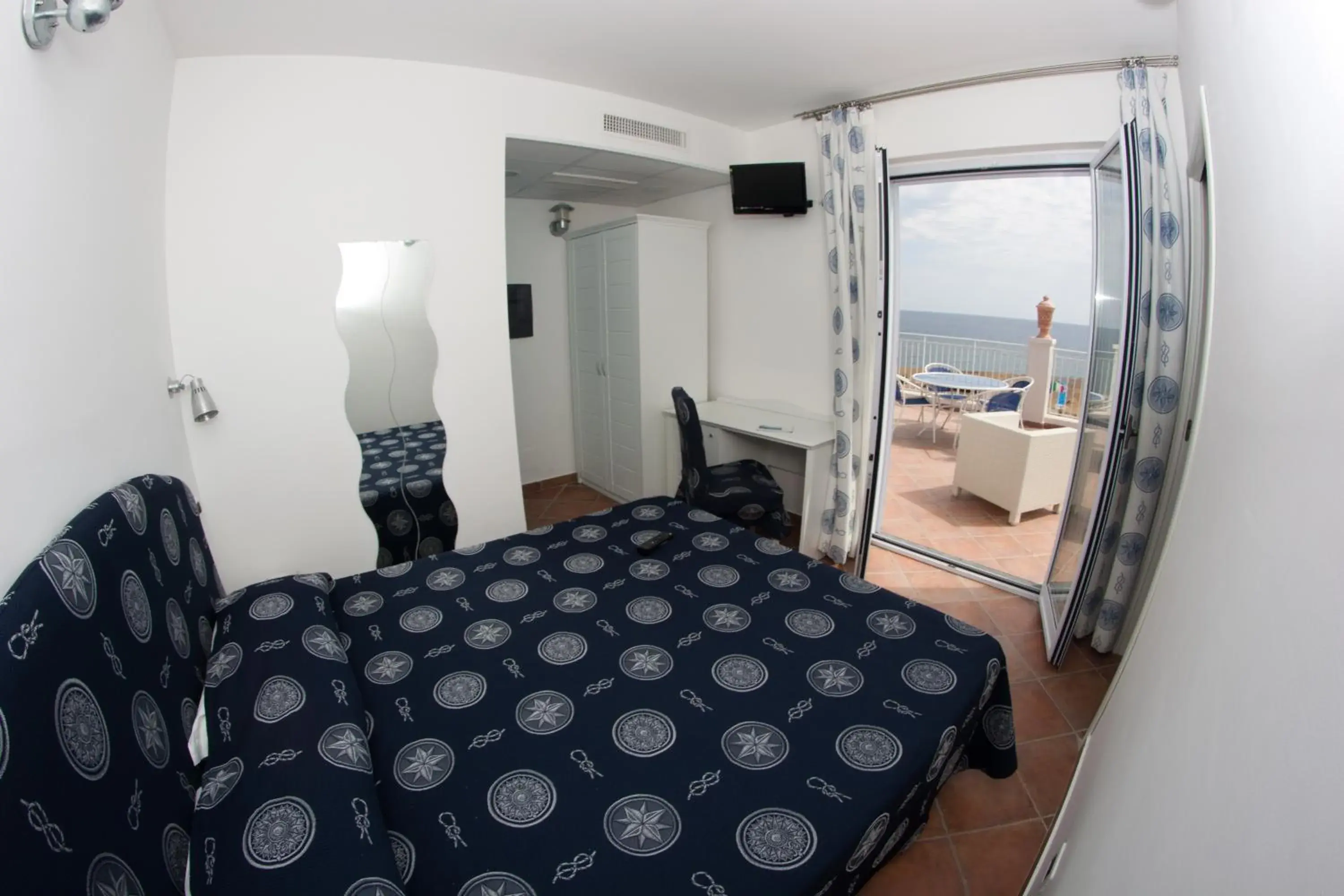Double Room with Extra Bed and Sea View in Yachting Club Mare Double Room with Extra Bed and Sea View in Yachting Club Mare
