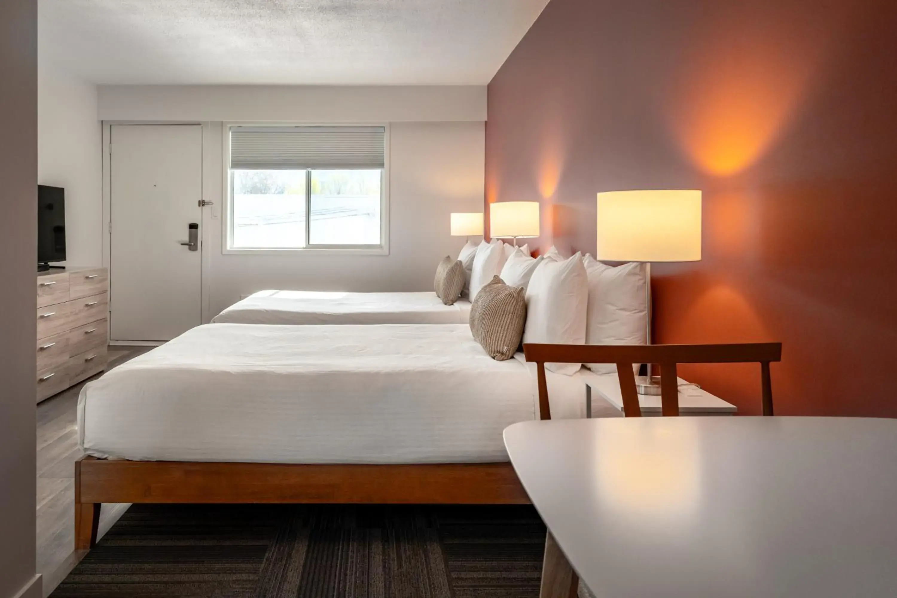 Standard Room Double Queen Beds + Kitchenette in Okanagan Lakefront Resort Standard Room Double Queen Beds + Kitchenette in Okanagan Lakefront Resort