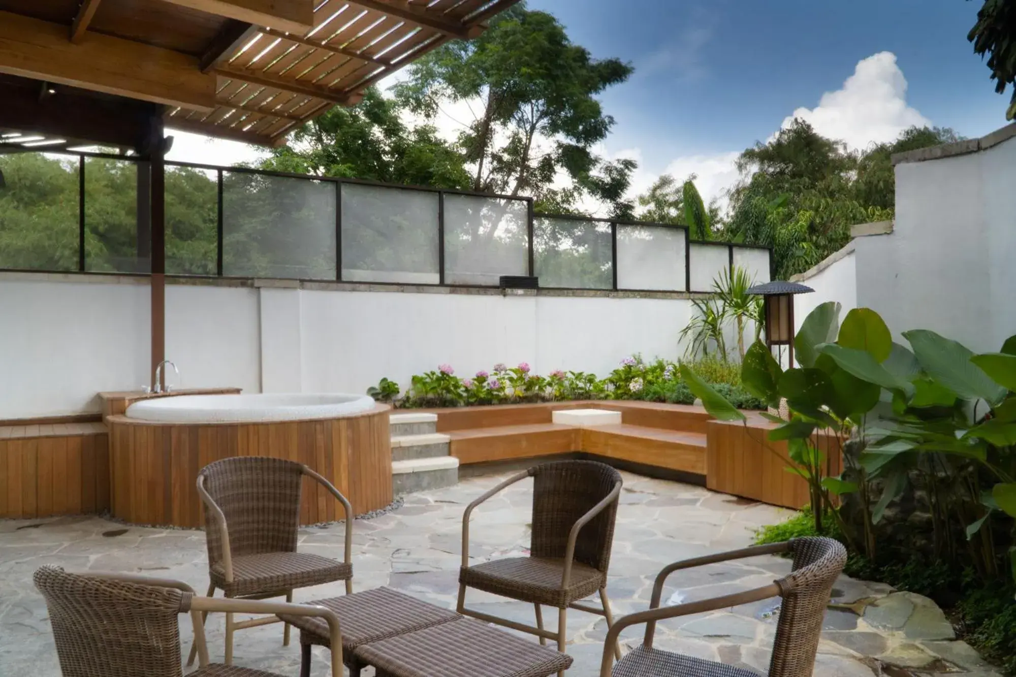 Duplex Jacuzzi Suite in Novus Giri Resort & Spa Duplex Jacuzzi Suite in Novus Giri Resort & Spa