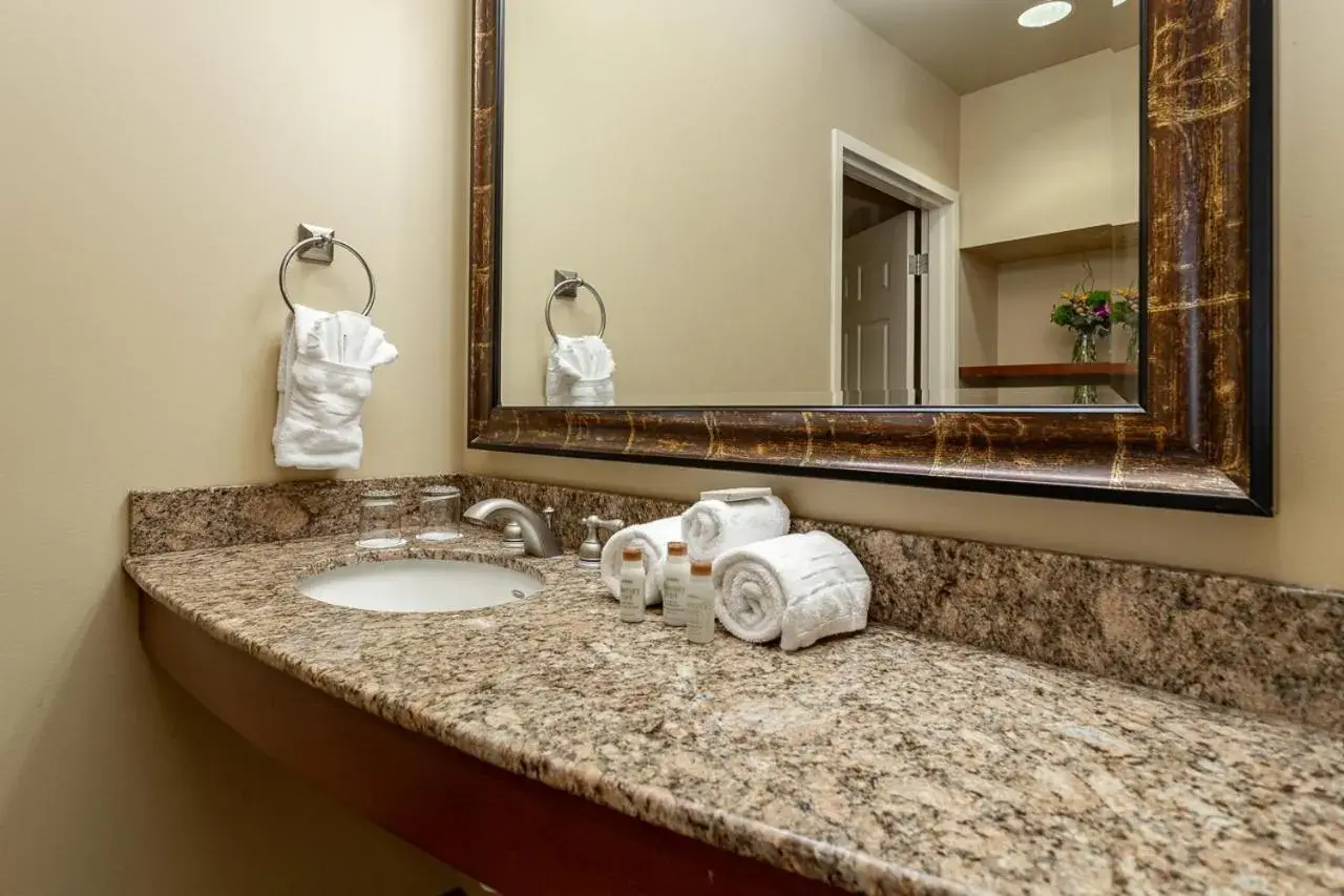 King Room - Accessible/Non-Smoking in Jefferson Street Inn King Room - Accessible/Non-Smoking in Jefferson Street Inn