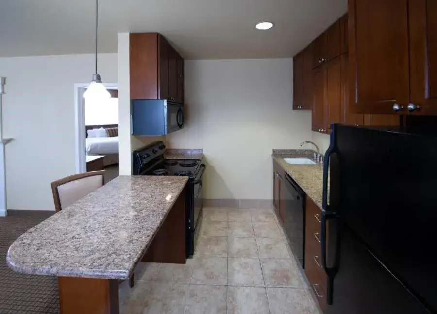 One-Bedroom Premium King Suite with Whirlpool - Accessible/Non-Smoking in Jefferson Street Inn One-Bedroom Premium King Suite with Whirlpool - Accessible/Non-Smoking in Jefferson Street Inn