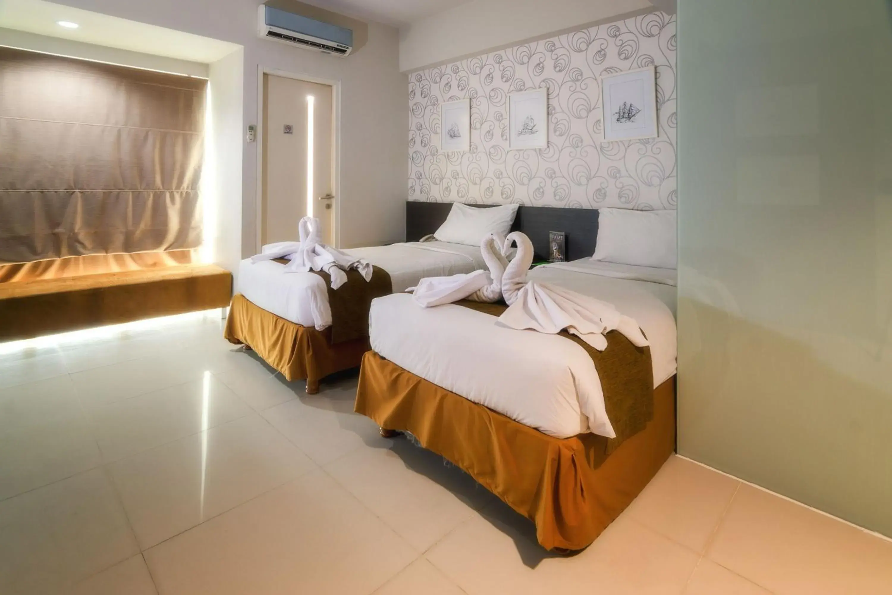 Deluxe Twin Room in The Square Surabaya Hotel Deluxe Twin Room in The Square Surabaya Hotel