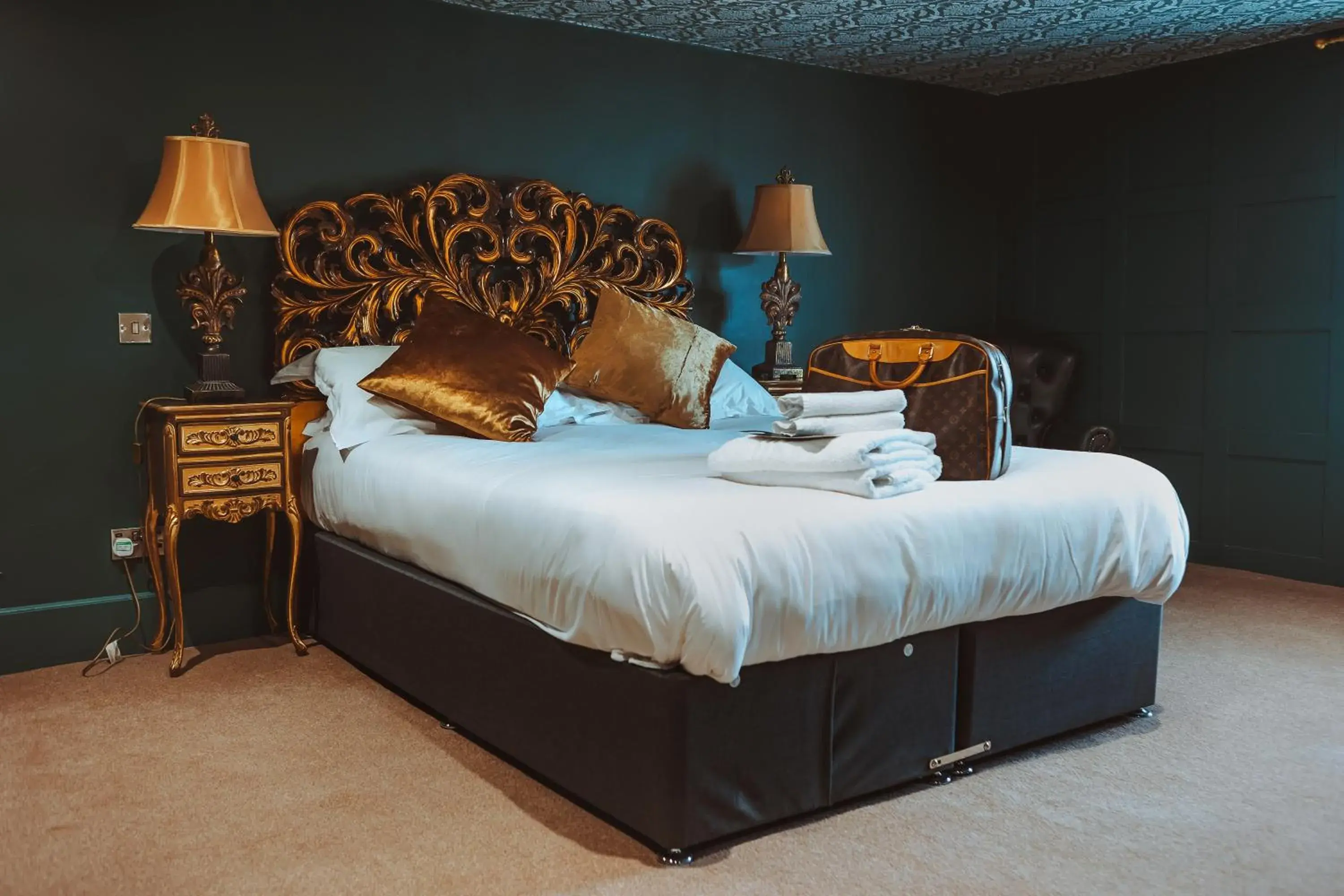 Deluxe King Room in The Littleton Arms Deluxe King Room in The Littleton Arms