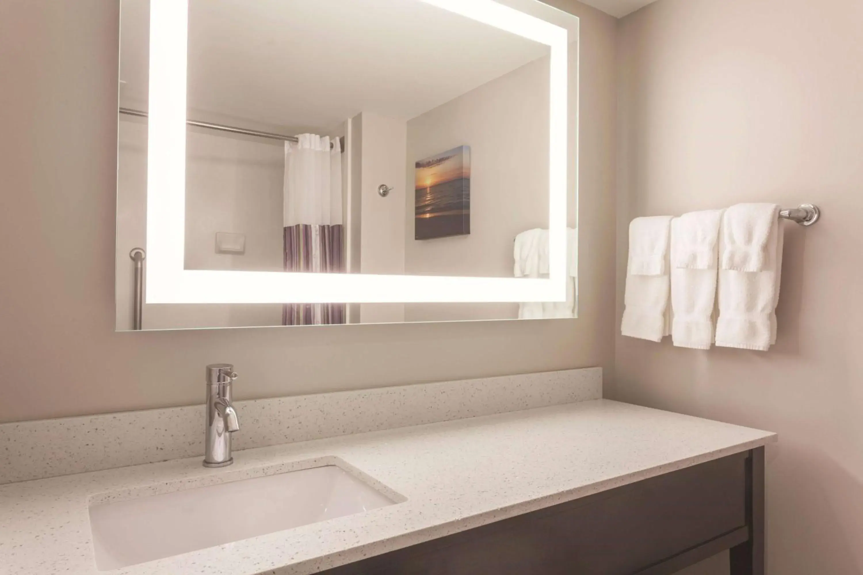 Deluxe Queen Room with Two Queen Beds - Non-Smoking in La Quinta by Wyndham Columbus North Deluxe Queen Room with Two Queen Beds - Non-Smoking in La Quinta by Wyndham Columbus North