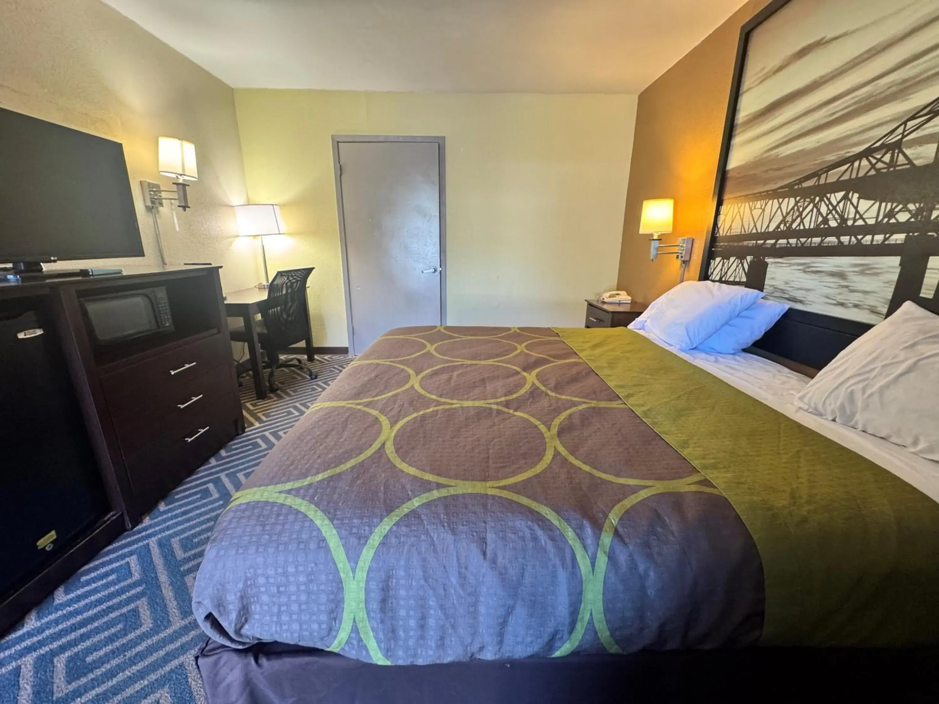 King Room - Smoking in Super 8 by Wyndham Laurel King Room - Smoking in Super 8 by Wyndham Laurel