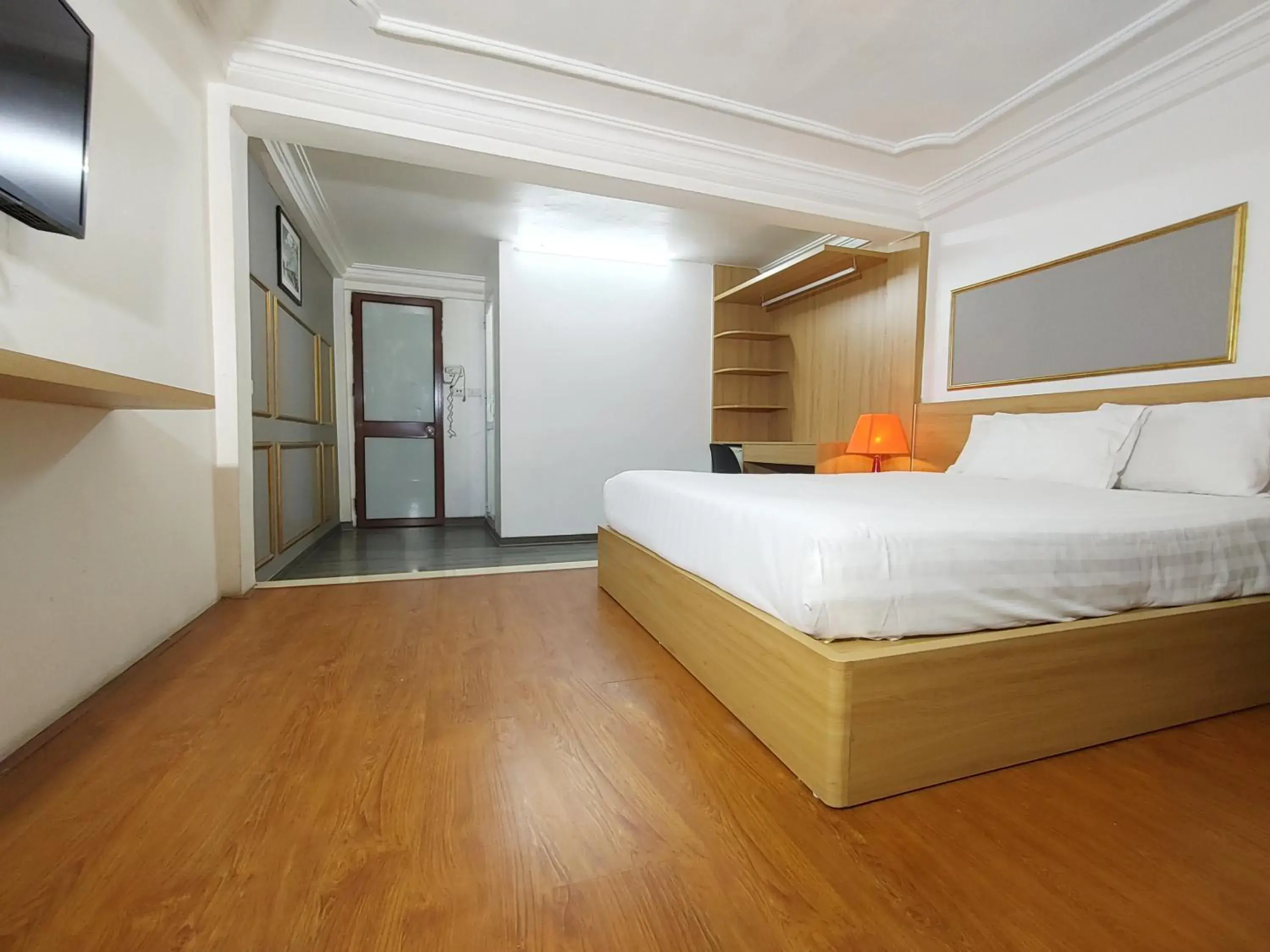 Deluxe Double Room - single occupancy in Discovery Hotel Deluxe Double Room - single occupancy in Discovery Hotel