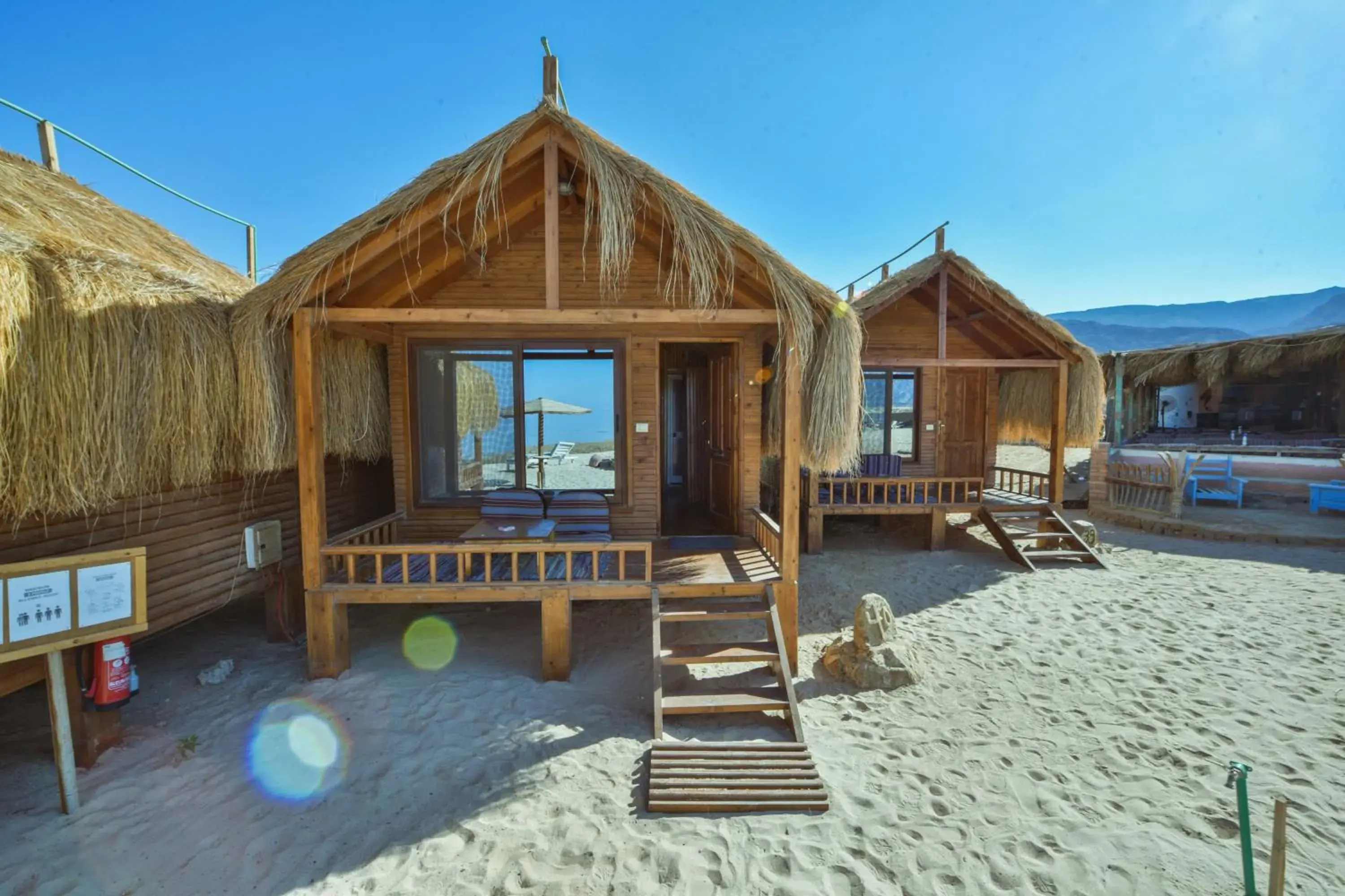 Property building in Paradise Sweir Property building in Paradise Sweir