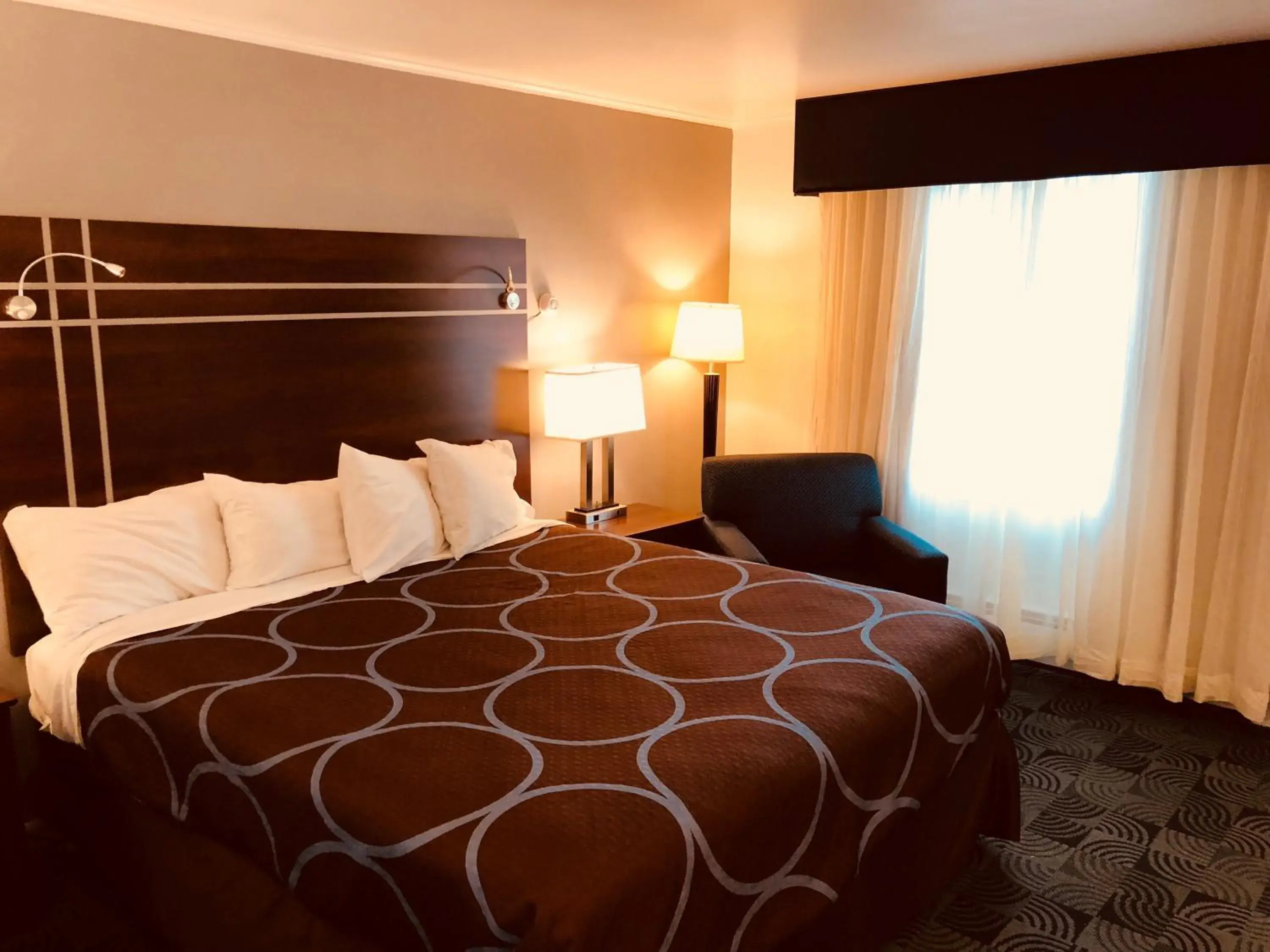 King Room in Berkshire Inn King Room in Berkshire Inn