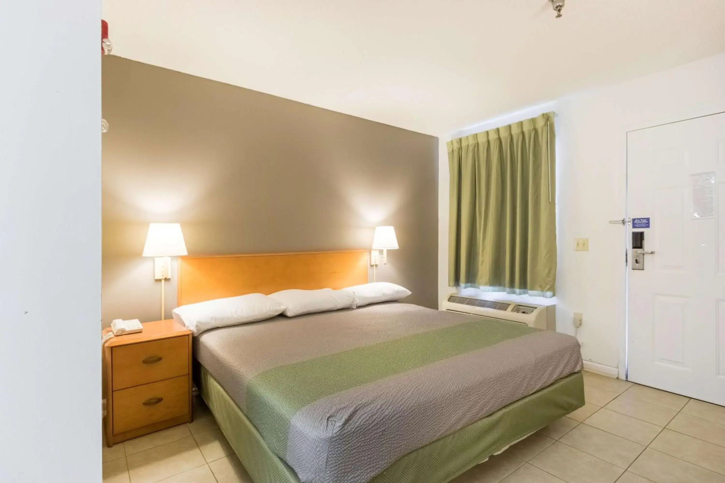 Queen Room - Disability Access - Roll in Shower in Studio 6-Statesboro, GA Queen Room - Disability Access - Roll in Shower in Studio 6-Statesboro, GA