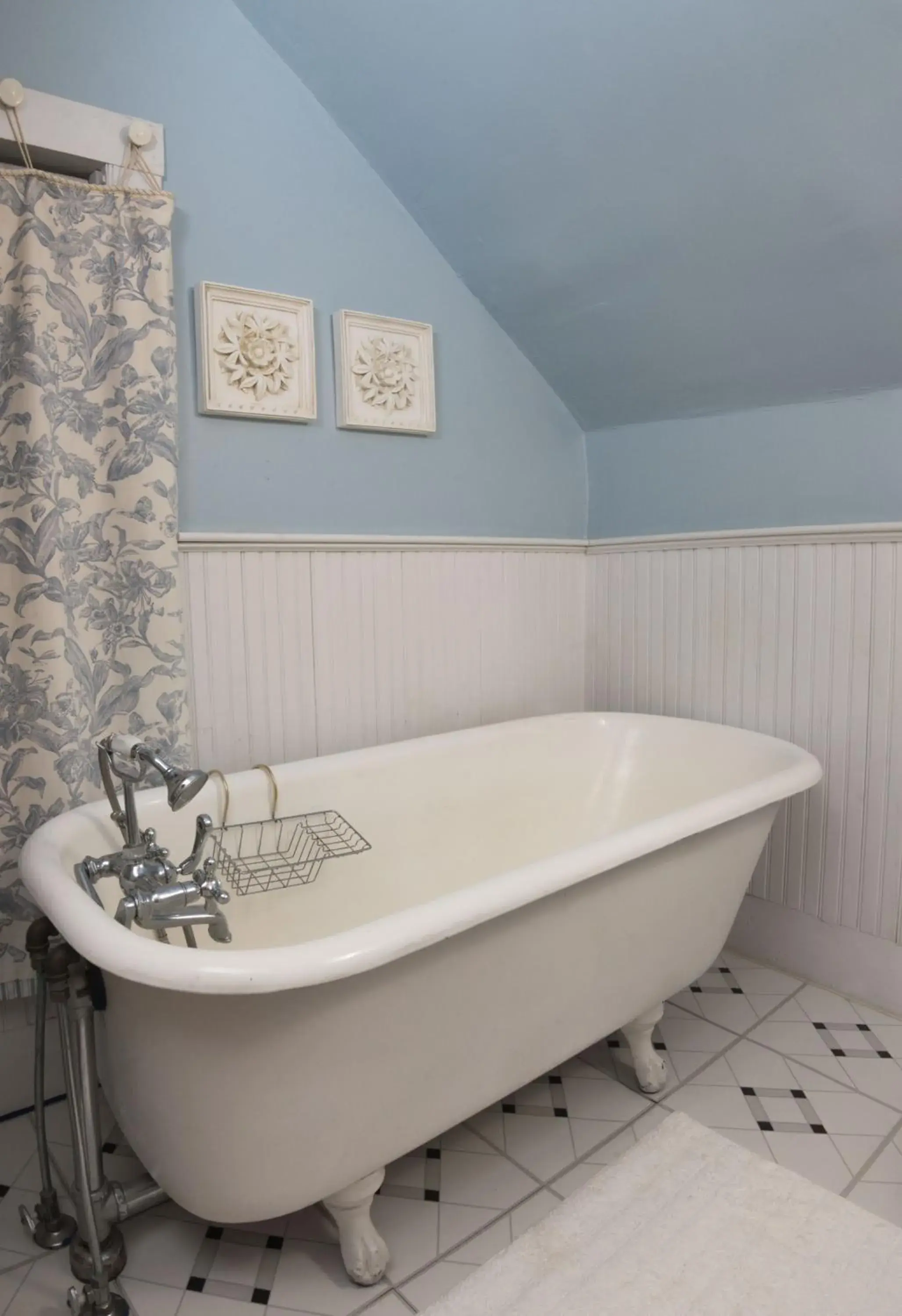 Standard Triple Room in The Monadnock Inn Standard Triple Room in The Monadnock Inn