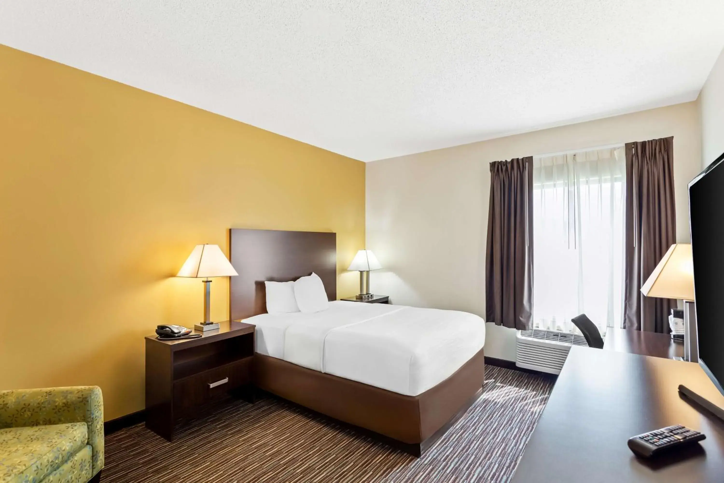 Queen Room - Non-Smoking in SureStay by Best Western Grayson Queen Room - Non-Smoking in SureStay by Best Western Grayson