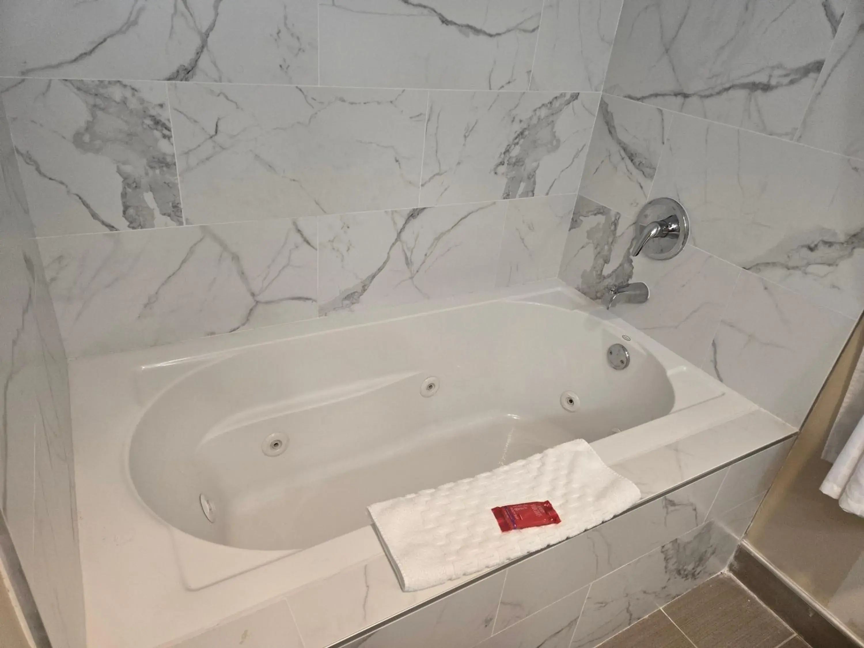 King Room with Sofa Bed and Jetted Tub - Non-Smoking in SureStay by Best Western Grayson King Room with Sofa Bed and Jetted Tub - Non-Smoking in SureStay by Best Western Grayson