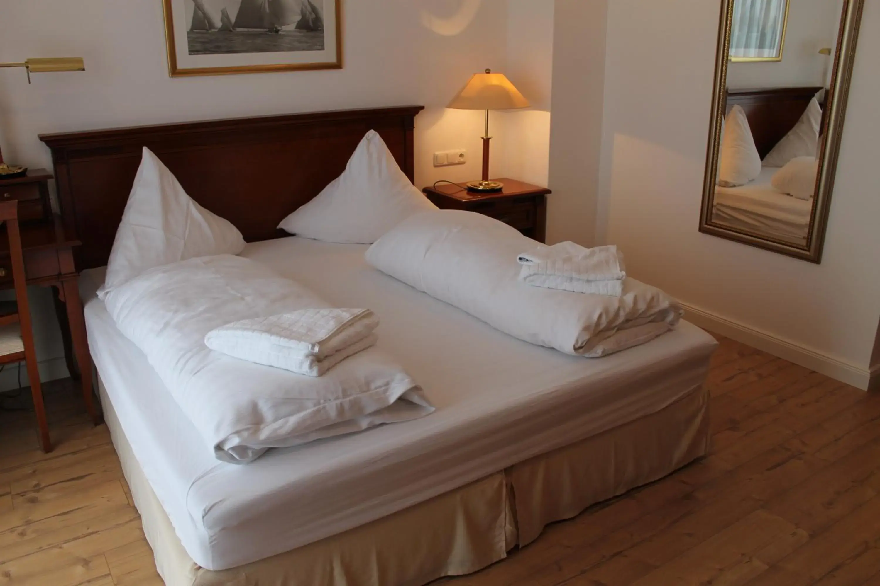 Double Room with Balcony in Vier Jahreszeiten Bensersiel Double Room with Balcony in Vier Jahreszeiten Bensersiel