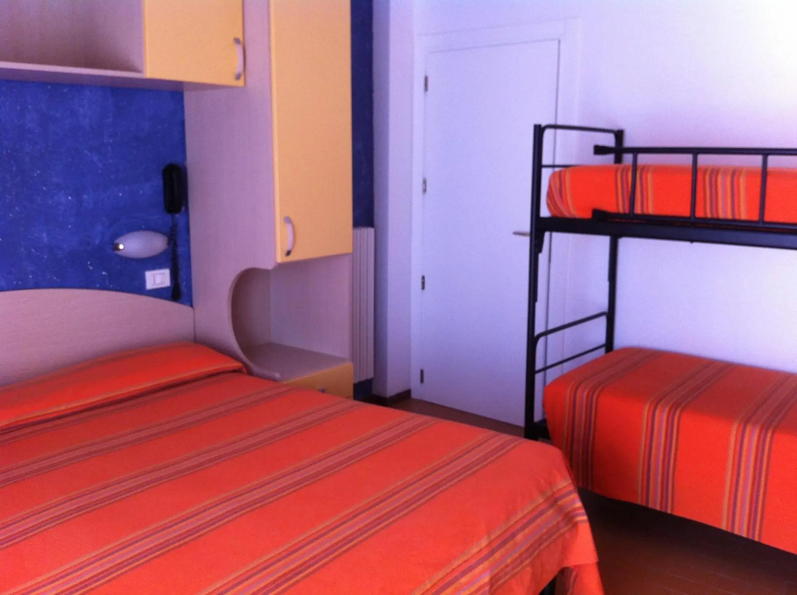 Economy Quadruple Room in Hotel Viking Economy Quadruple Room in Hotel Viking