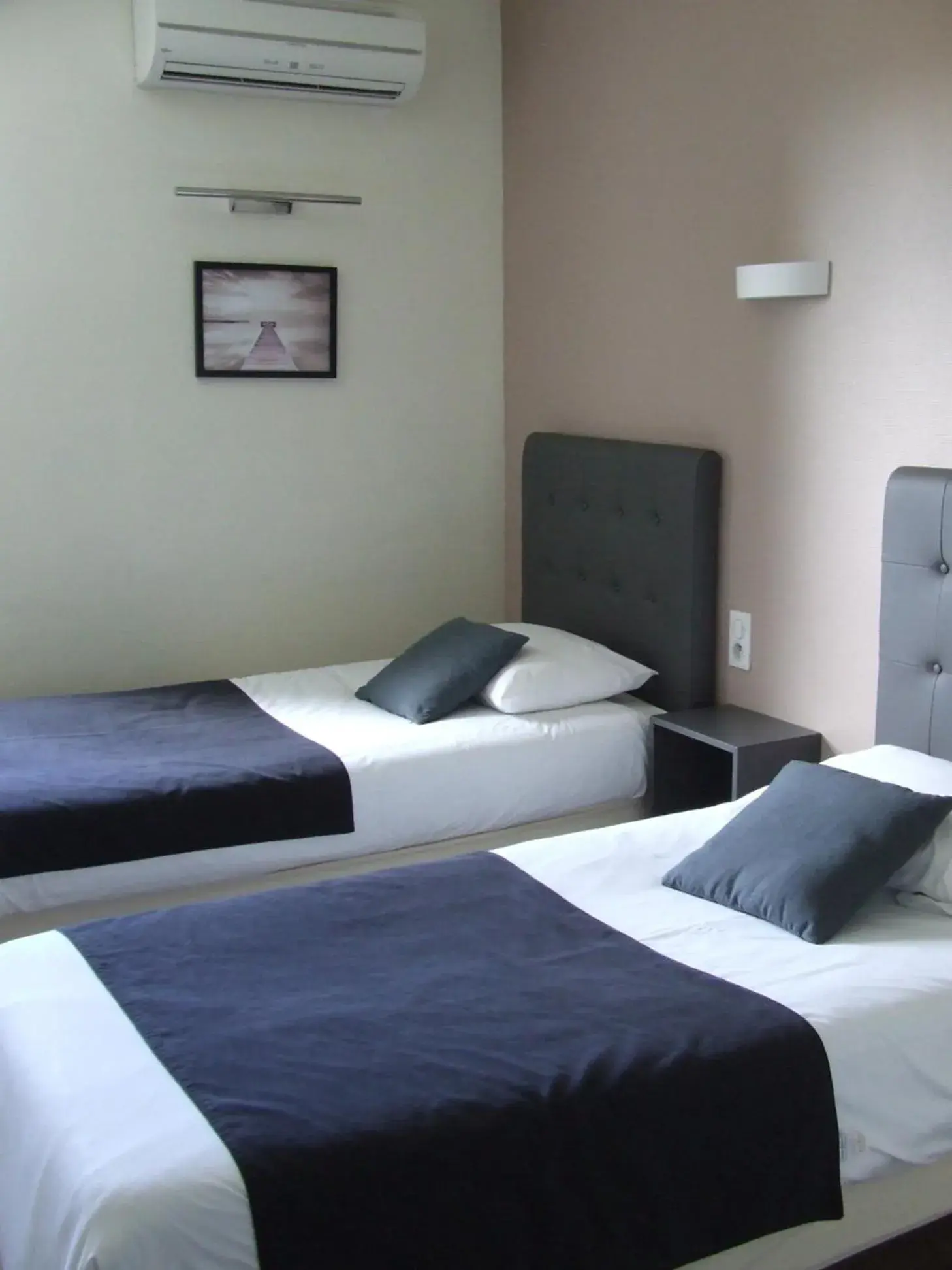 Twin Room in Le Sarac Hôtel Twin Room in Le Sarac Hôtel