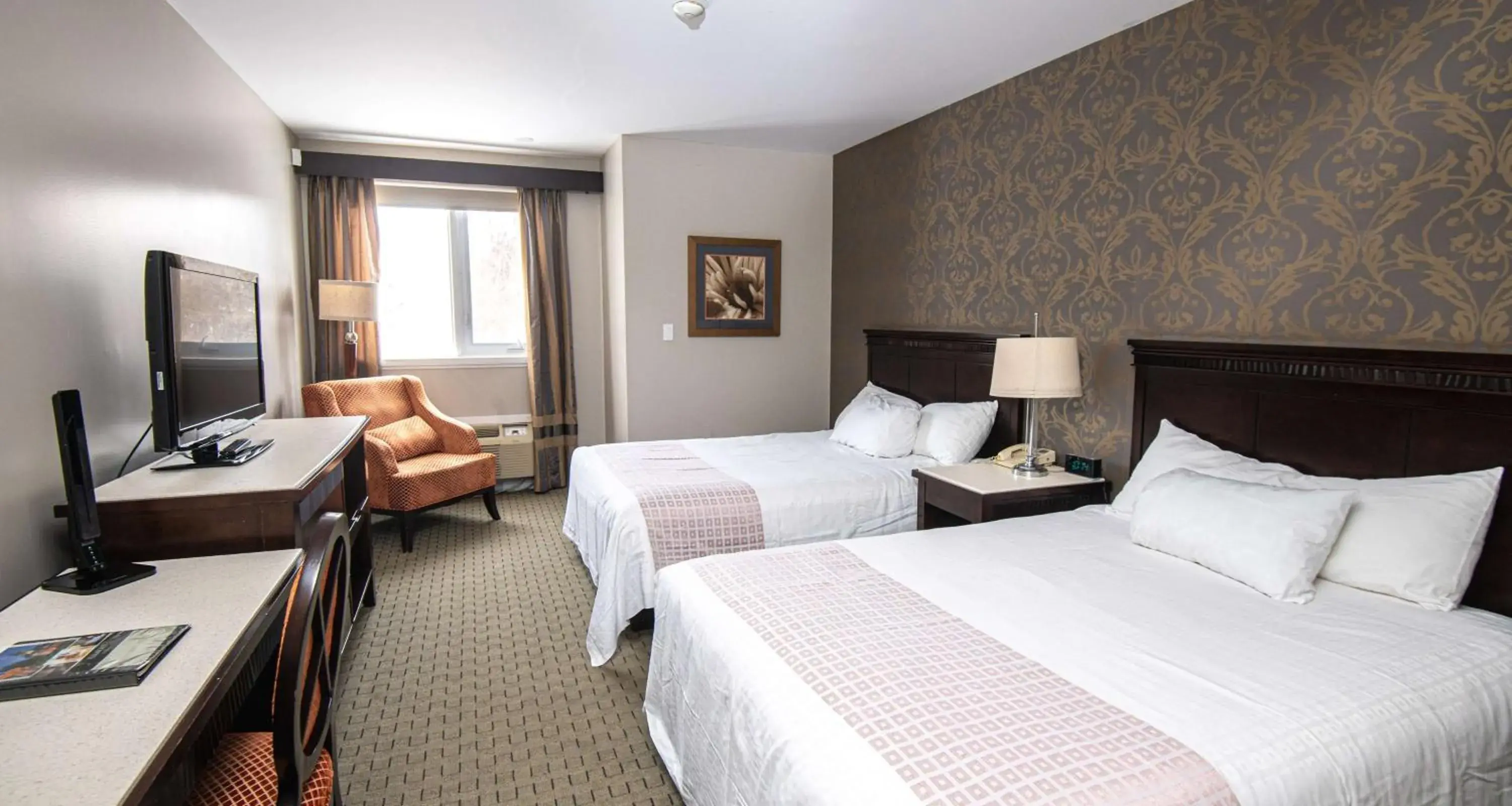 Deluxe Queen Room with Two Queen Beds - Non-Smoking in Elm Hurst Inn & Spa Deluxe Queen Room with Two Queen Beds - Non-Smoking in Elm Hurst Inn & Spa