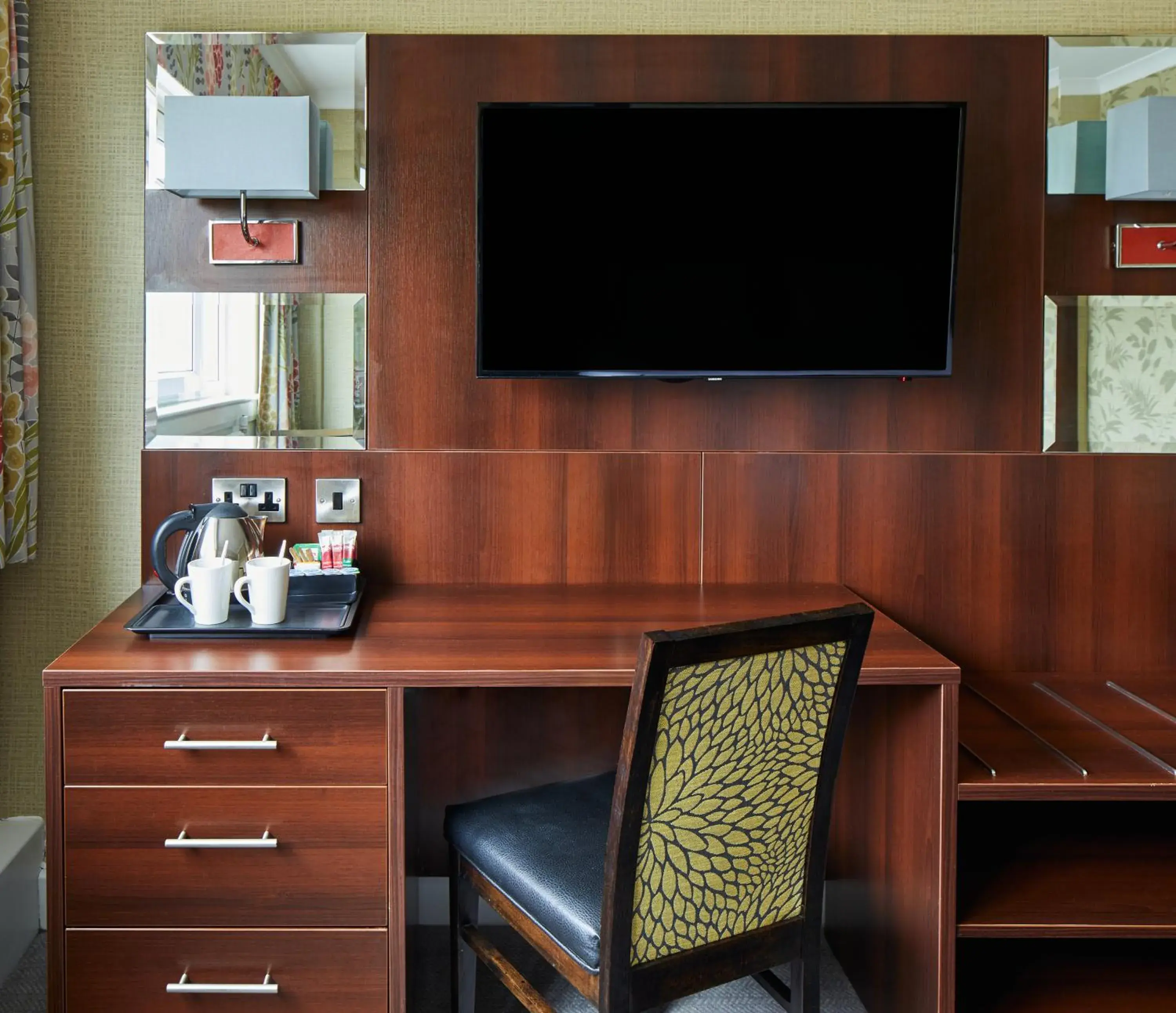 Standard Double in Leonardo Inn Glasgow West End Standard Double in Leonardo Inn Glasgow West End