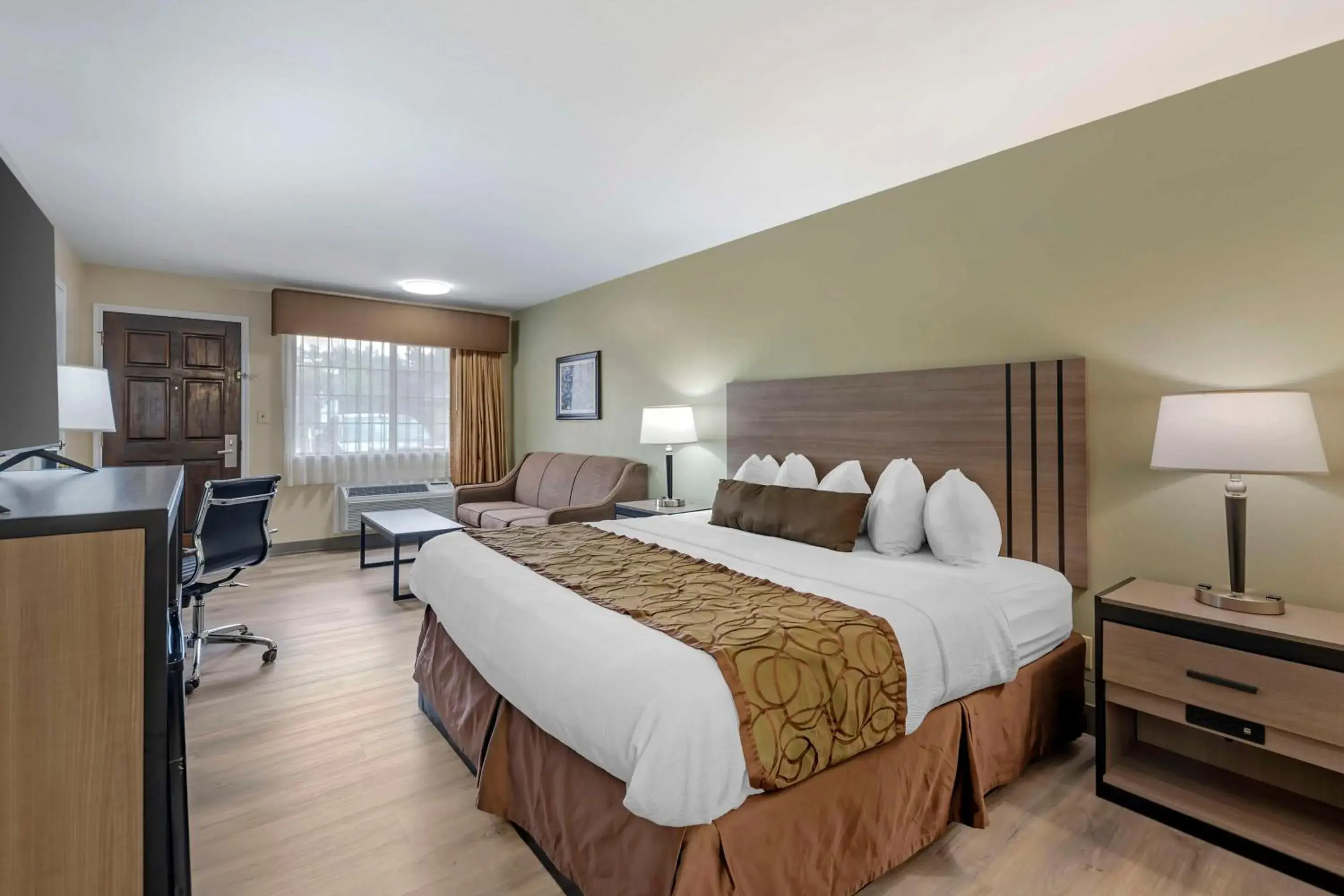 Deluxe King Room - Non Smoking in Best Western Inn of Brenham Deluxe King Room - Non Smoking in Best Western Inn of Brenham