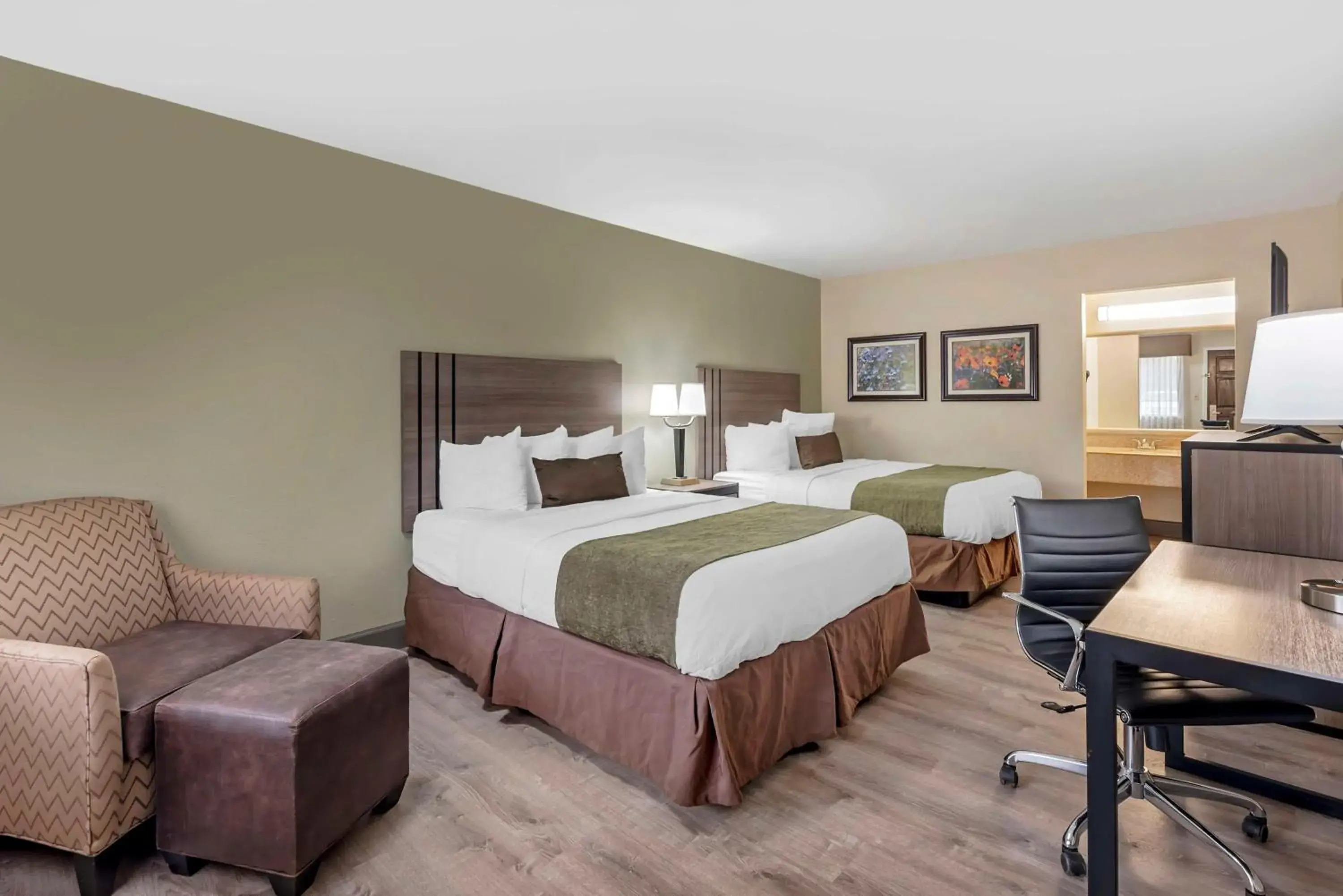 Deluxe Queen Room with Two Queen Beds - Non Smoking in Best Western Inn of Brenham Deluxe Queen Room with Two Queen Beds - Non Smoking in Best Western Inn of Brenham