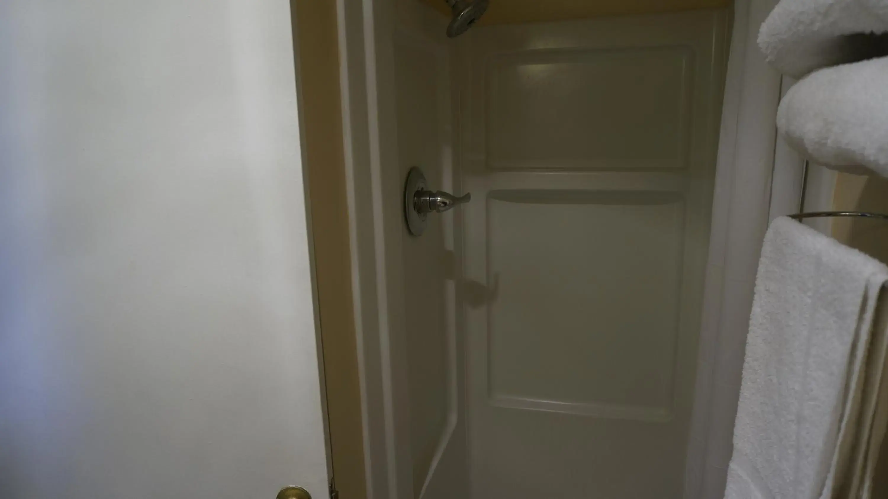 Queen Room in Budget Inn Malvern Queen Room in Budget Inn Malvern