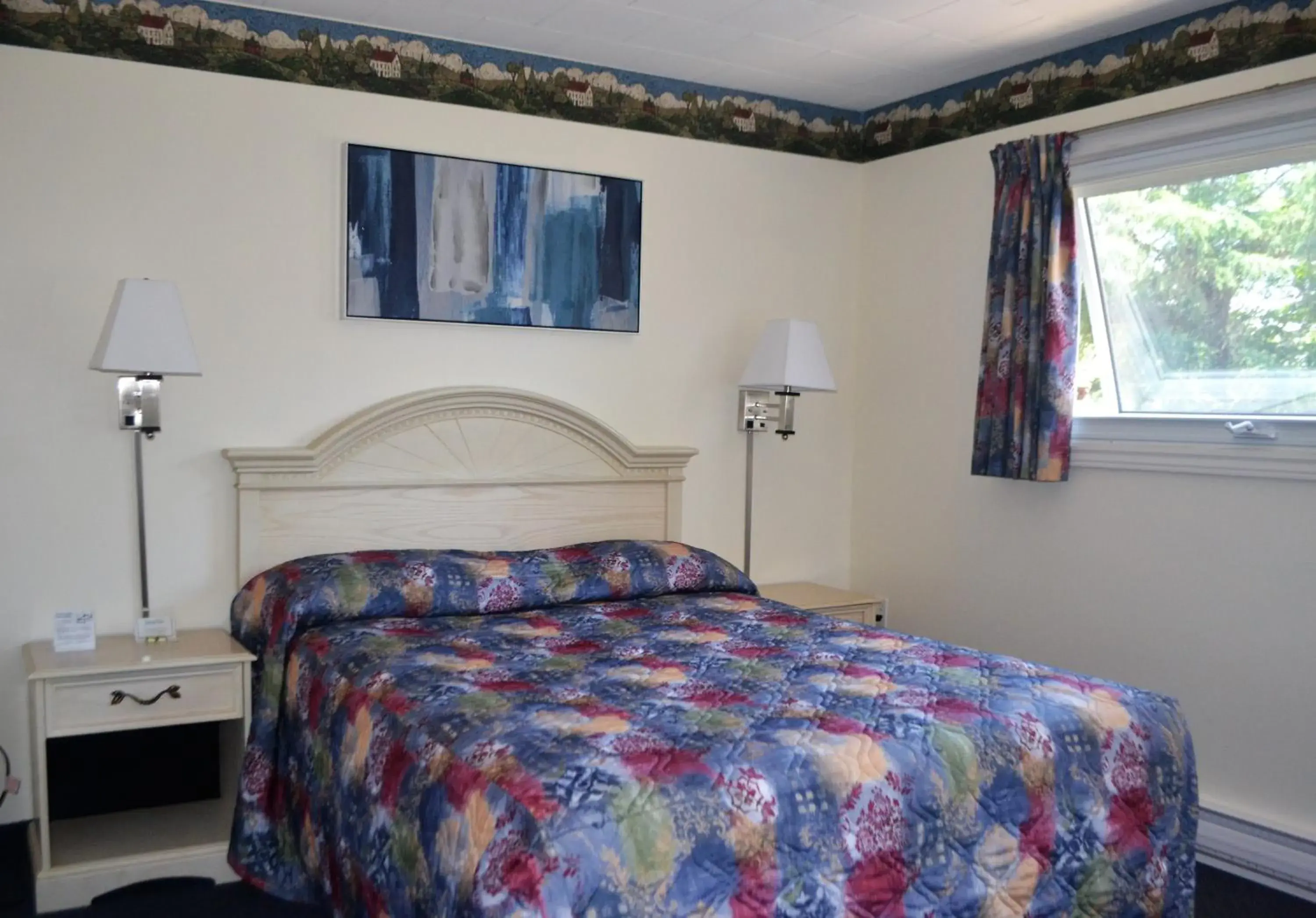 Queen Room in Stratford Suburban Motel Queen Room in Stratford Suburban Motel