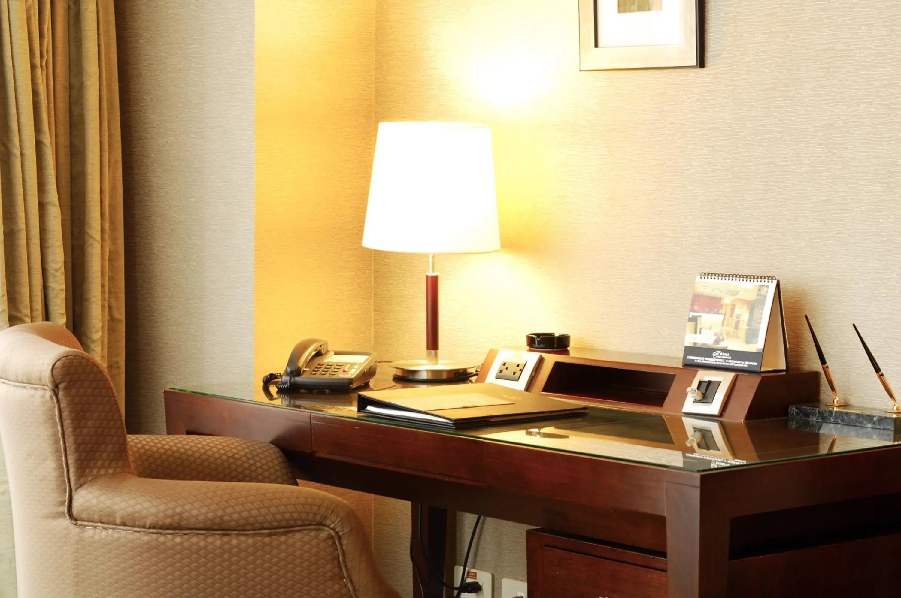 Interconnecting Deluxe Double Room in Grand Forward Hotel Interconnecting Deluxe Double Room in Grand Forward Hotel