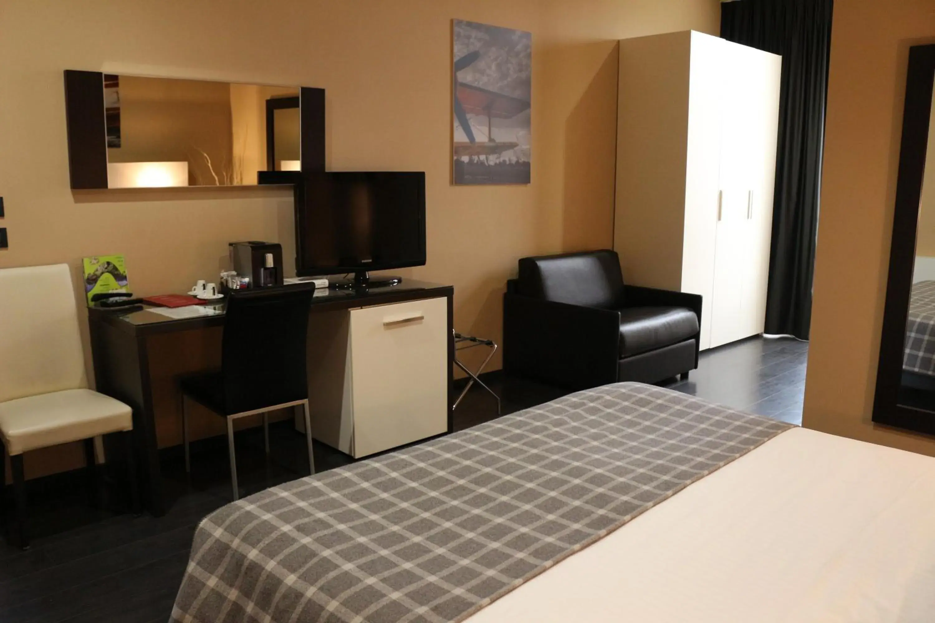 Deluxe Double or Twin Room - single occupancy in Hotel Garibaldi Deluxe Double or Twin Room - single occupancy in Hotel Garibaldi