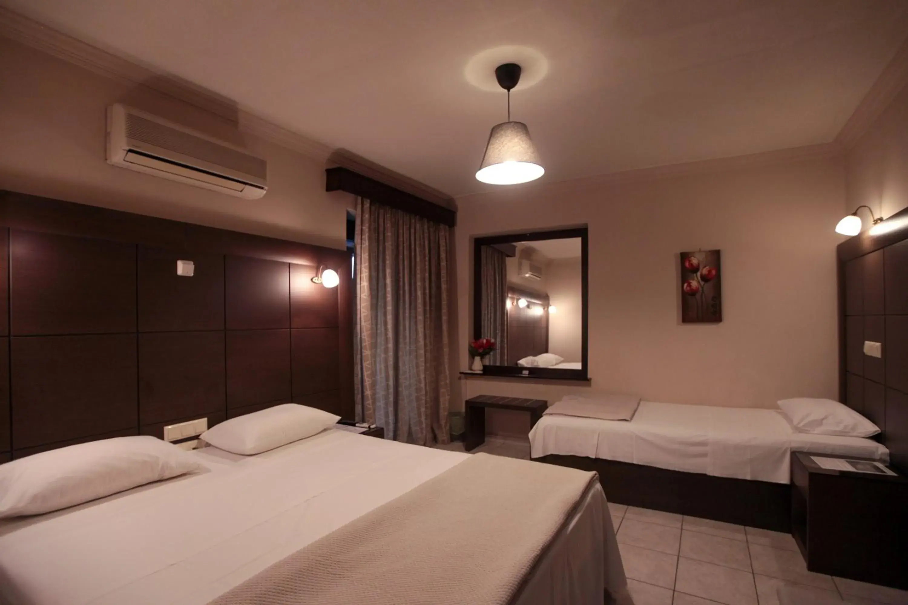 Triple Room with Meteora View in Hotel Meteora Triple Room with Meteora View in Hotel Meteora