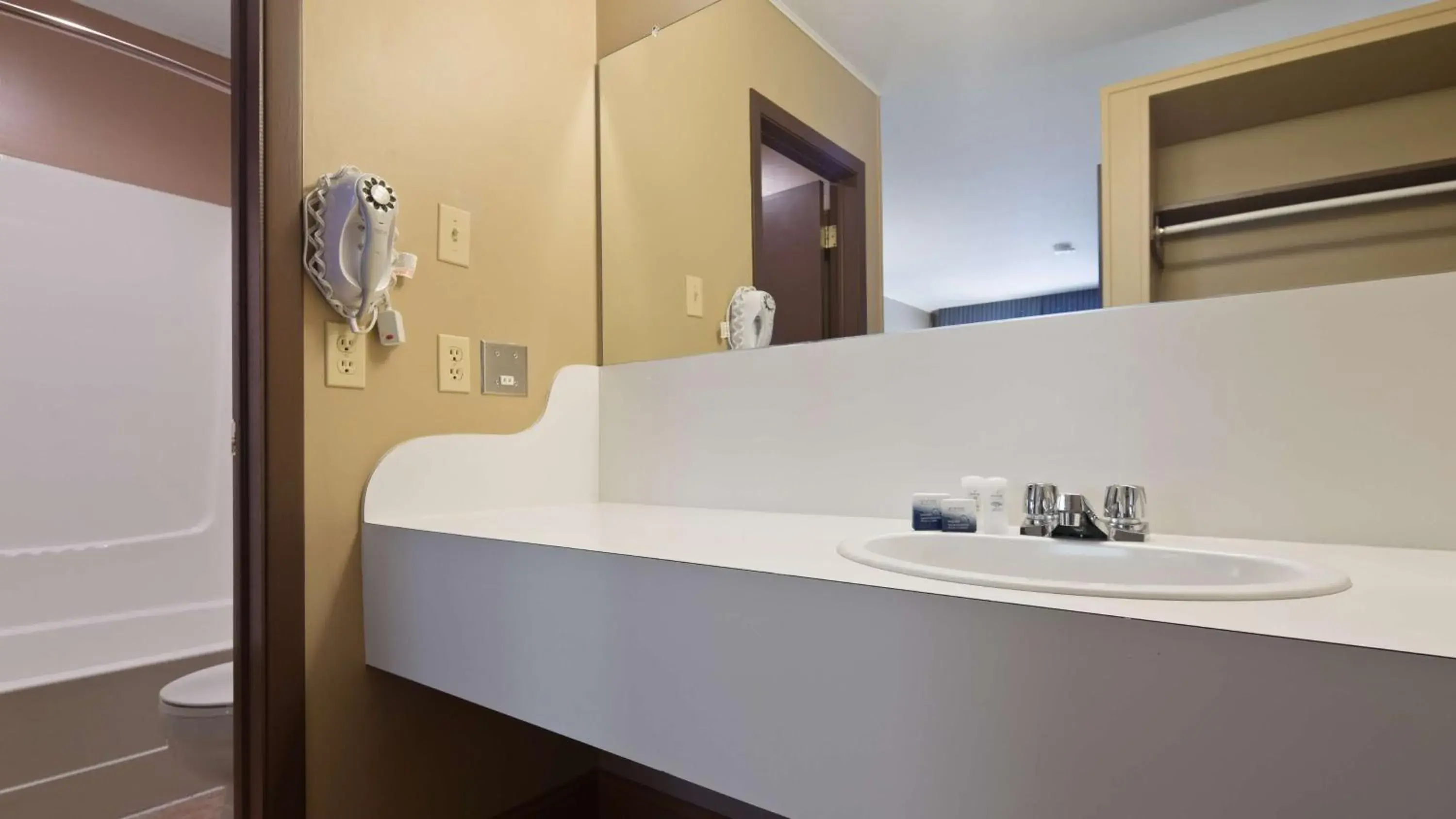 Double Room with Two Double Beds - Non-Smoking in South West Mermaid Inn Double Room with Two Double Beds - Non-Smoking in South West Mermaid Inn