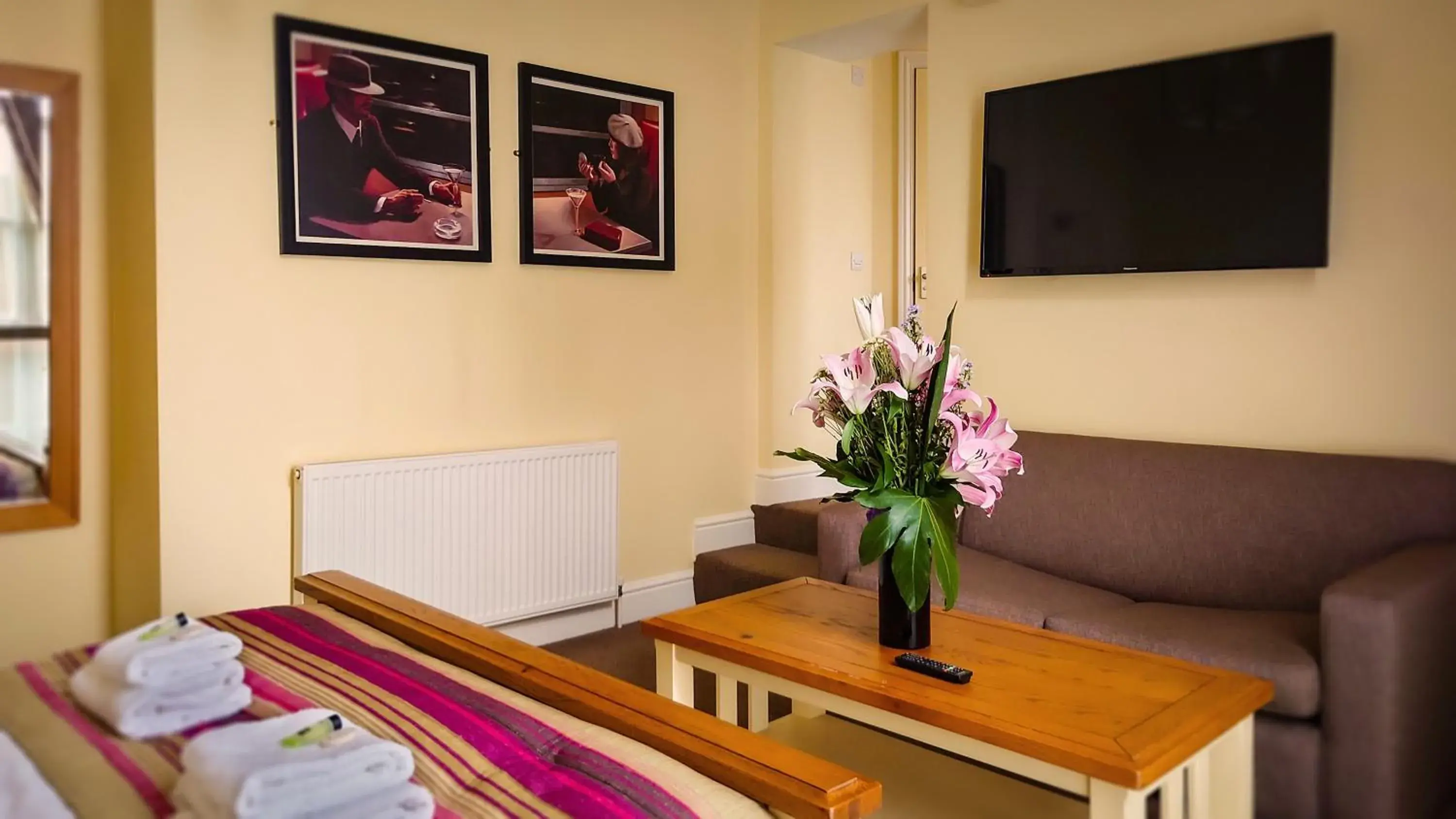 Twin Room - single occupancy in The Crown Hotel Twin Room - single occupancy in The Crown Hotel