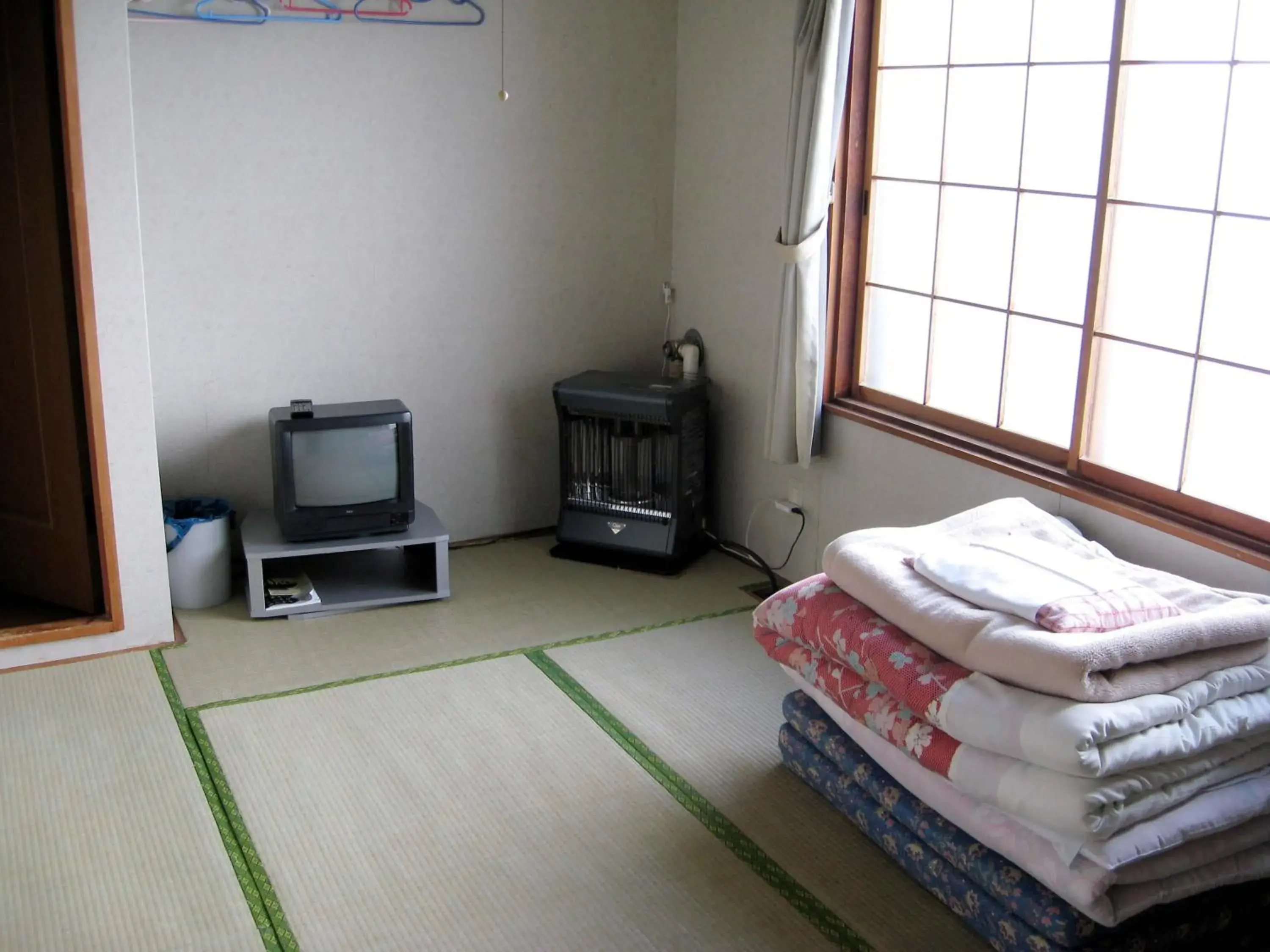 Japanese-Style Twin Room with Shared Bathroom in Sapporo Inn Nada Japanese-Style Twin Room with Shared Bathroom in Sapporo Inn Nada
