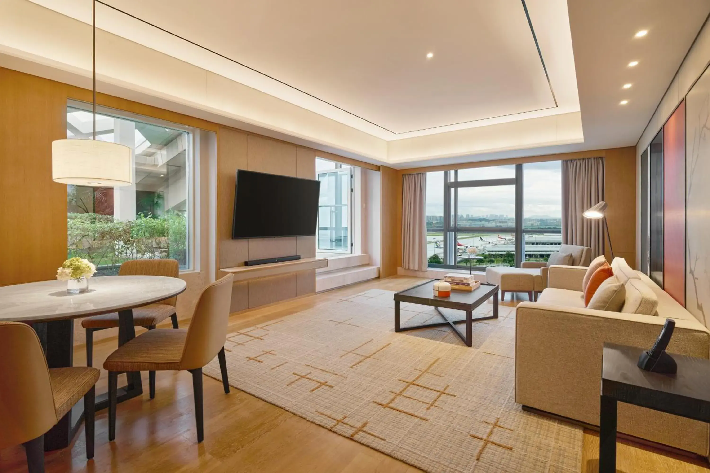 Suite with Balcony in Hyatt Regency Shenzhen Airport Suite with Balcony in Hyatt Regency Shenzhen Airport