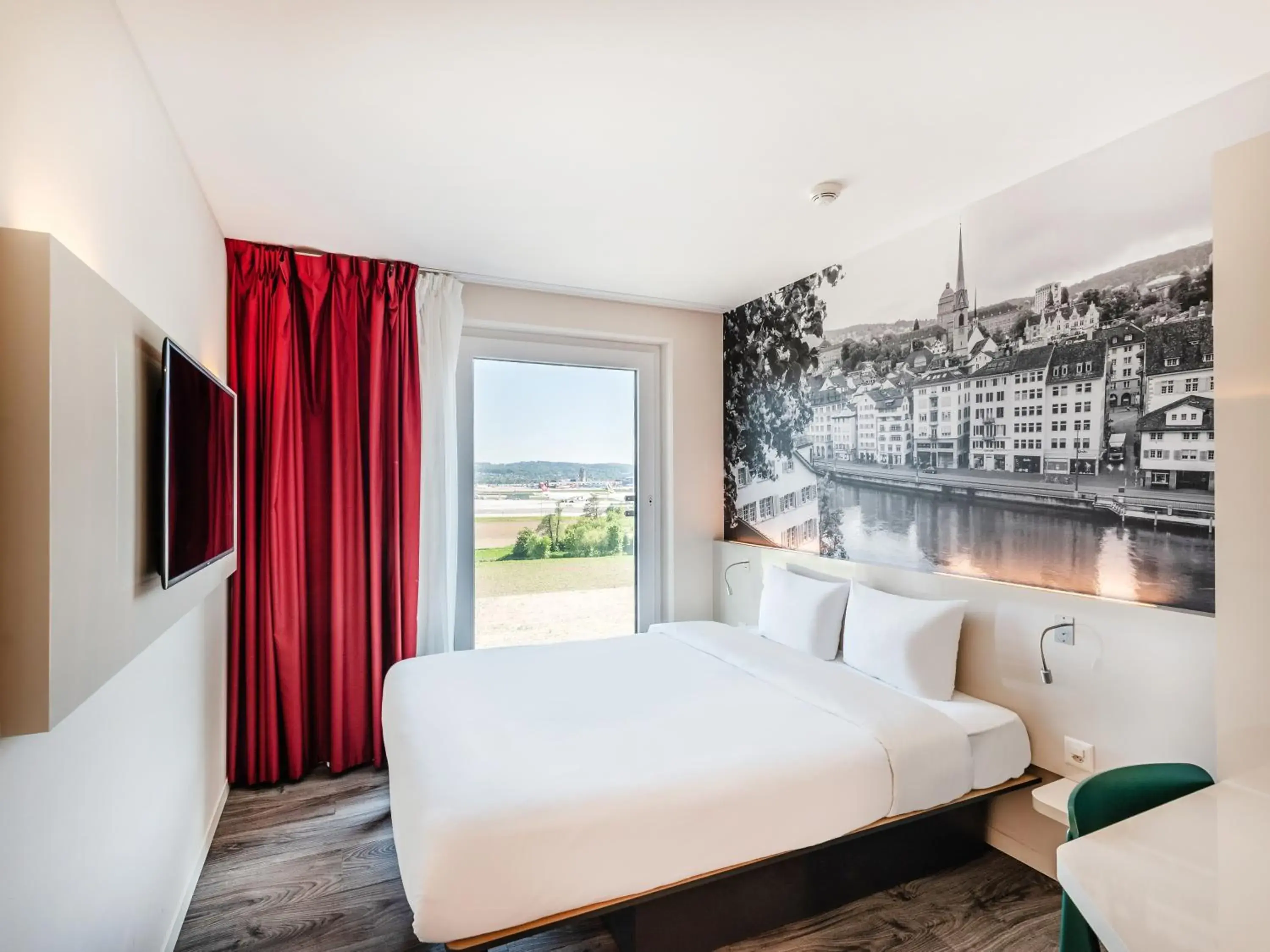 Standard Double Room in B&B HOTEL Zürich Airport Standard Double Room in B&B HOTEL Zürich Airport