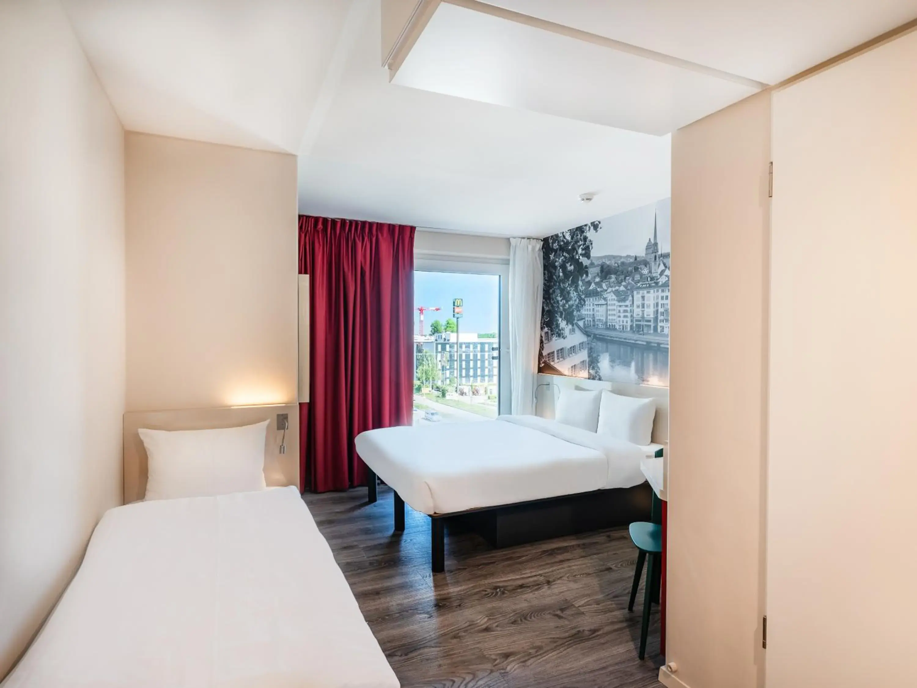 Triple Room in B&B HOTEL Zürich Airport Triple Room in B&B HOTEL Zürich Airport