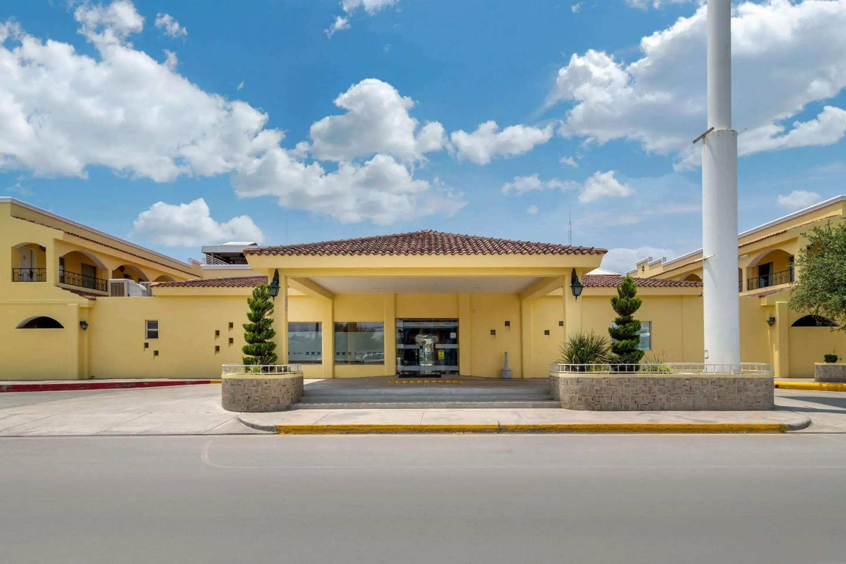 Property Building in Comfort Inn Monclova Property Building in Comfort Inn Monclova
