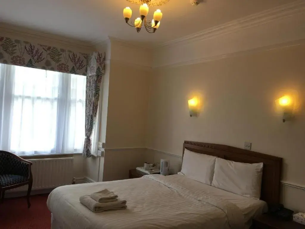 Double Room with Private Bathroom in Grosvenor Hotel Rugby Double Room with Private Bathroom in Grosvenor Hotel Rugby