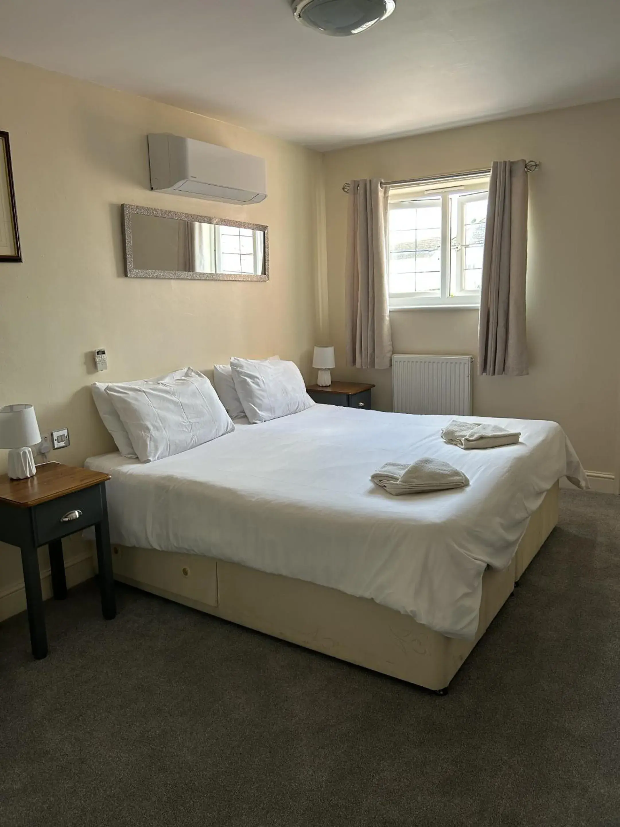 Premium Quadruple Room in Halfway House Inn Country Lodge Premium Quadruple Room in Halfway House Inn Country Lodge