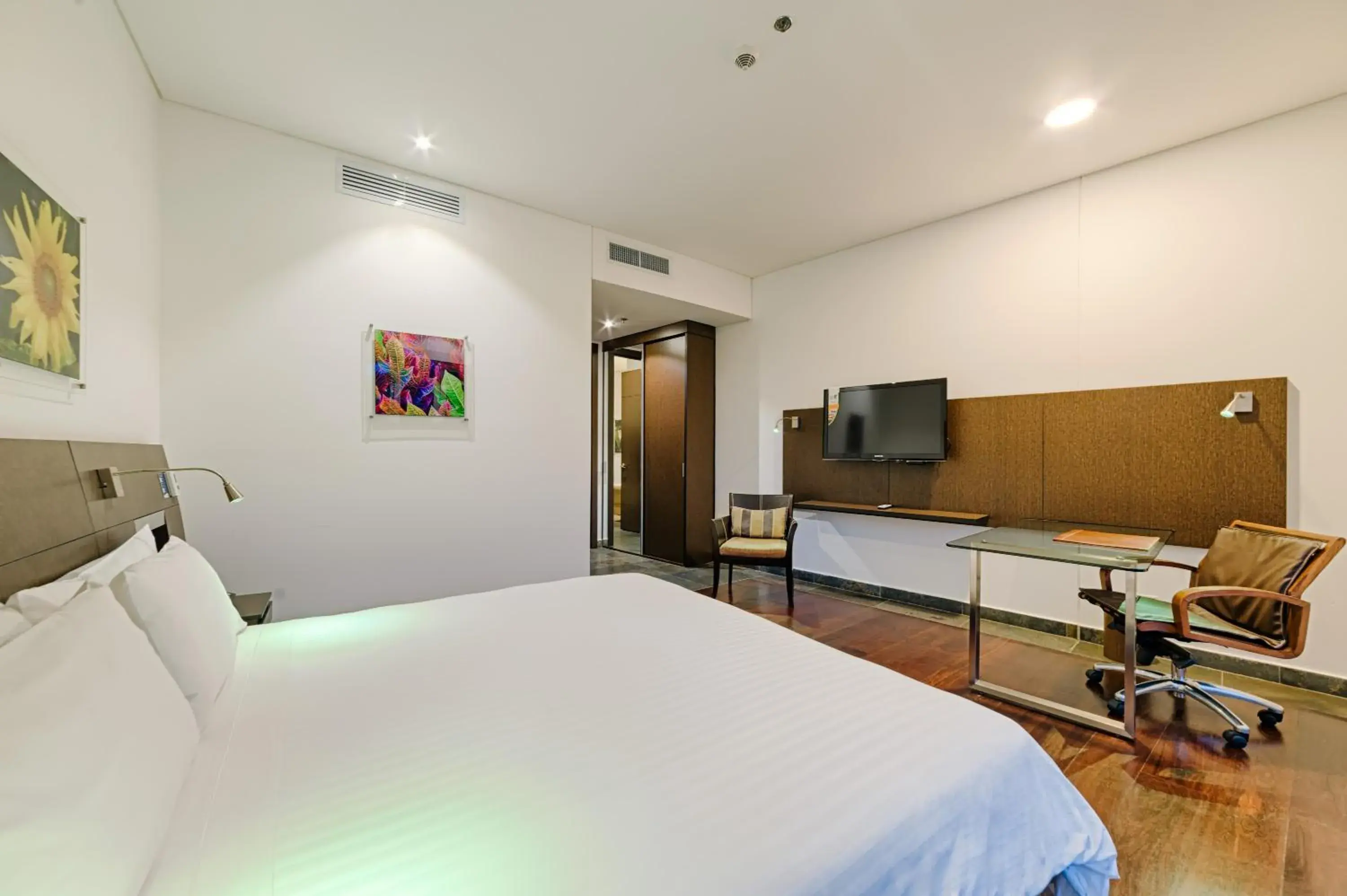 Luxury King Room in Hotel Spiwak Chipichape Cali Luxury King Room in Hotel Spiwak Chipichape Cali