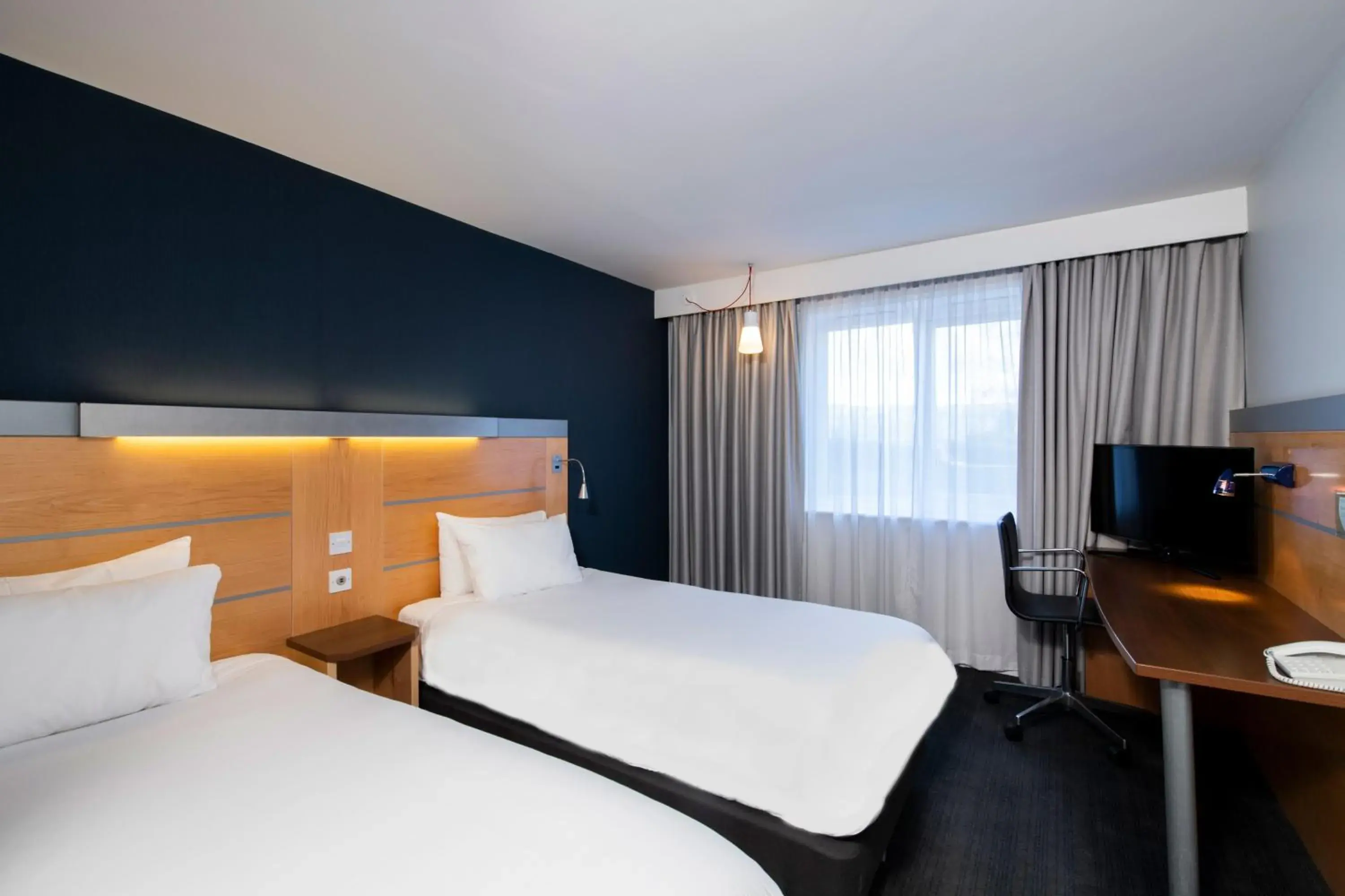 Standard Twin Room with Free Hot Breakfast - Accessible in Holiday Inn Express Hamilton by IHG Standard Twin Room with Free Hot Breakfast - Accessible in Holiday Inn Express Hamilton by IHG