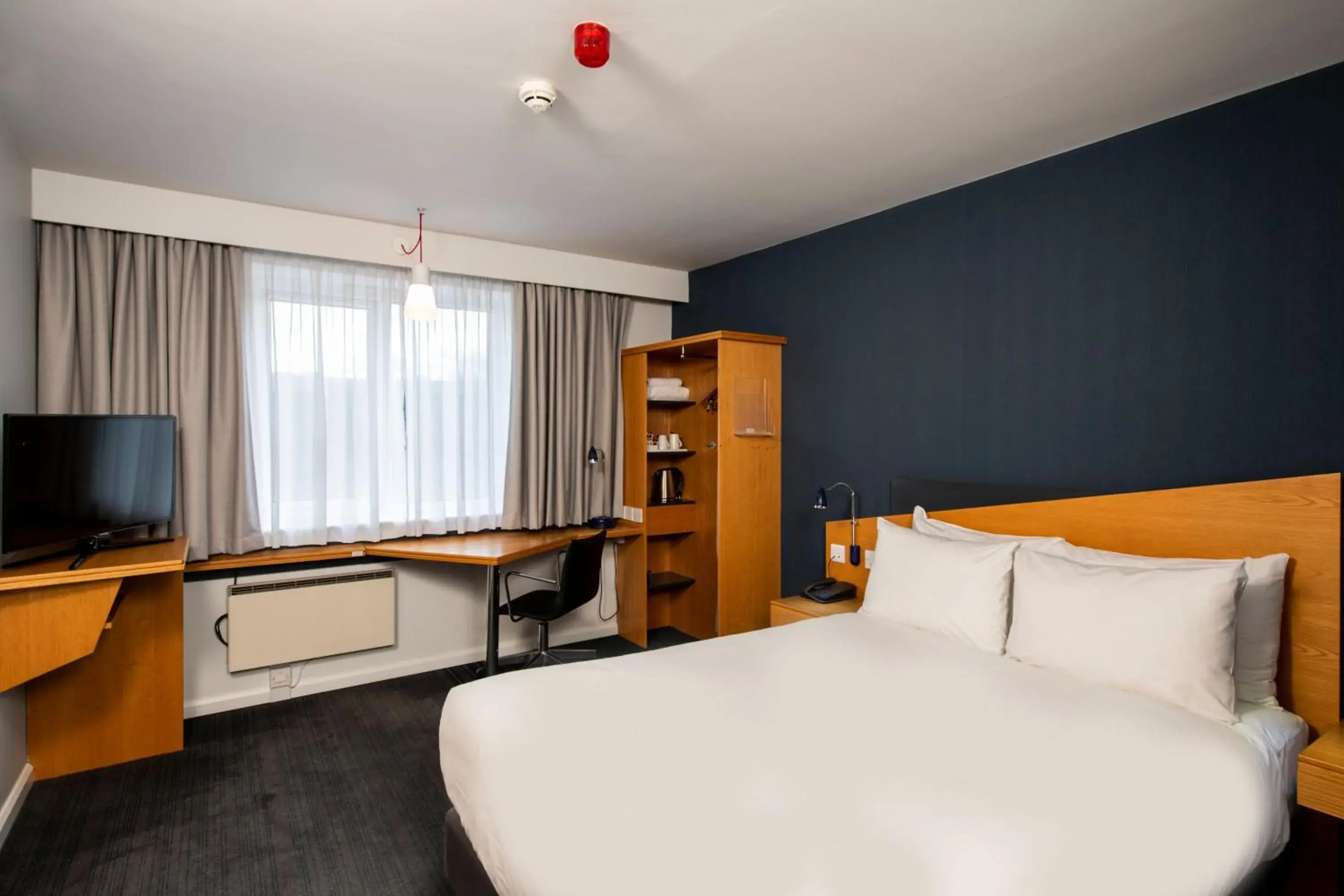 Double Room with Free Hot Breakfast - Accessible in Holiday Inn Express Hamilton by IHG Double Room with Free Hot Breakfast - Accessible in Holiday Inn Express Hamilton by IHG