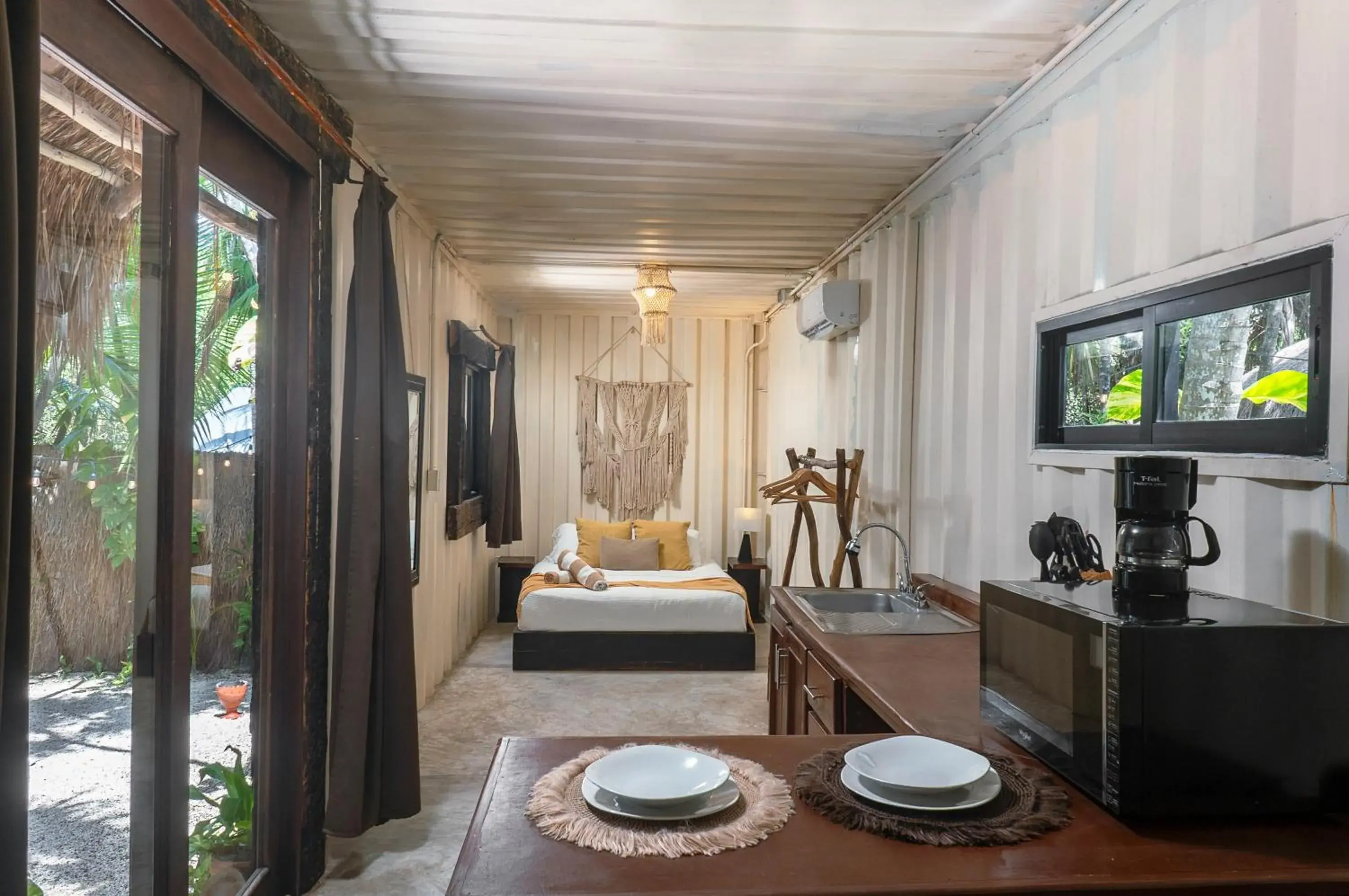 Deluxe Suite in Pal Mar Glamtainer Tulum Deluxe Suite in Pal Mar Glamtainer Tulum