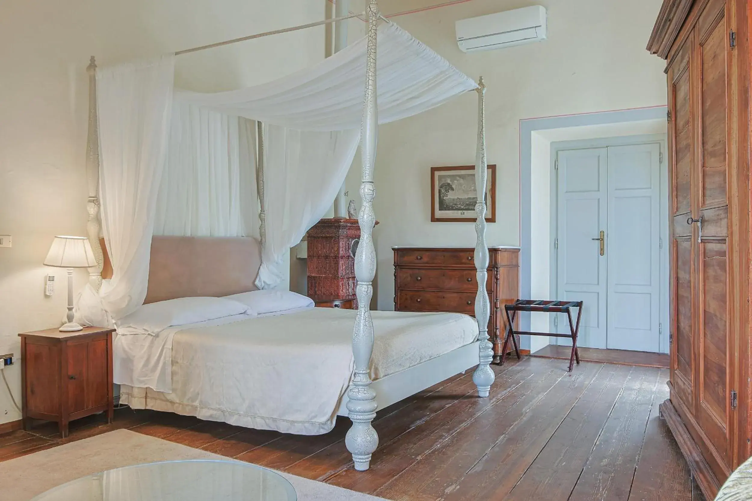 Junior Suite with Garden View in Hotel Villa Sermolli Junior Suite with Garden View in Hotel Villa Sermolli