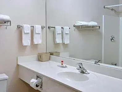 King Room - Non-Smoking in Super 8 by Wyndham Piedmont Greenville Area King Room - Non-Smoking in Super 8 by Wyndham Piedmont Greenville Area