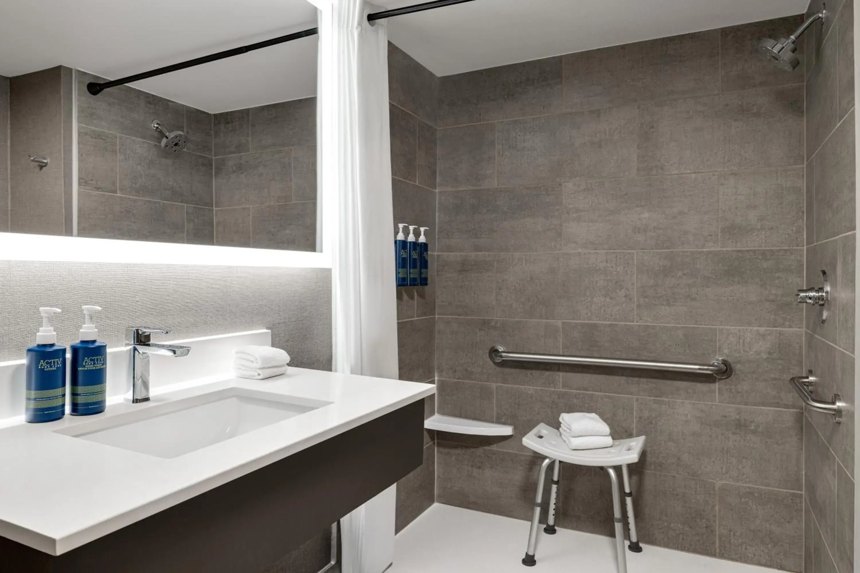 Guest Room, 1 King in Four Points by Sheraton Columbus-Polaris Guest Room, 1 King in Four Points by Sheraton Columbus-Polaris