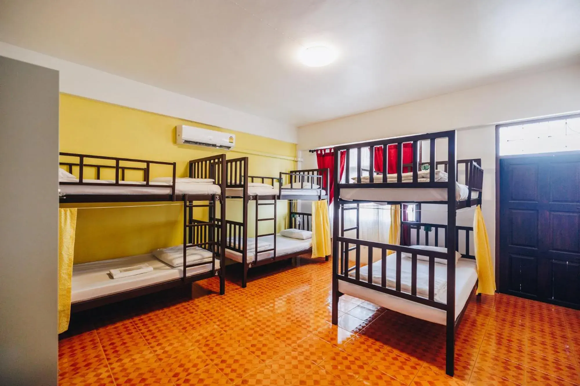 Bed in 6-Bed Mixed Dormitory Room in Sleeper House Bed in 6-Bed Mixed Dormitory Room in Sleeper House