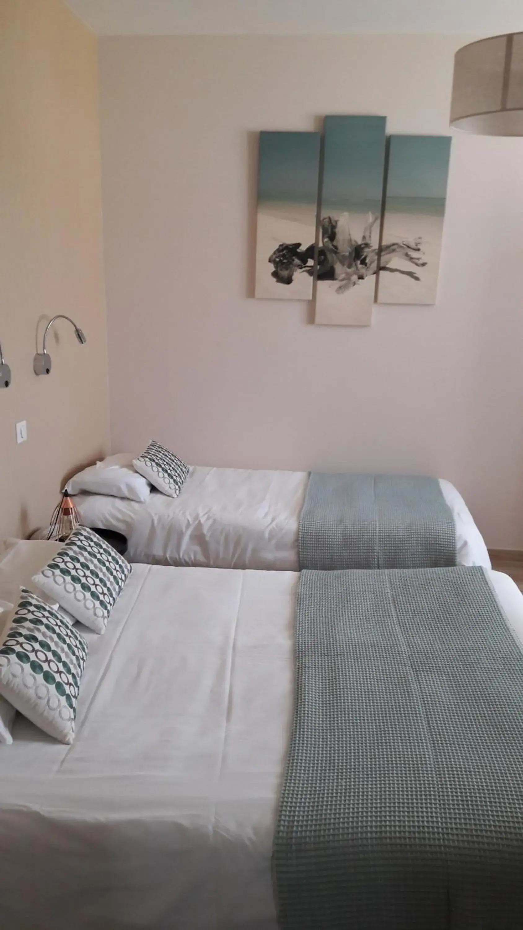 Triple Room in Logis Hôtel Restaurant L'Oustal Triple Room in Logis Hôtel Restaurant L'Oustal