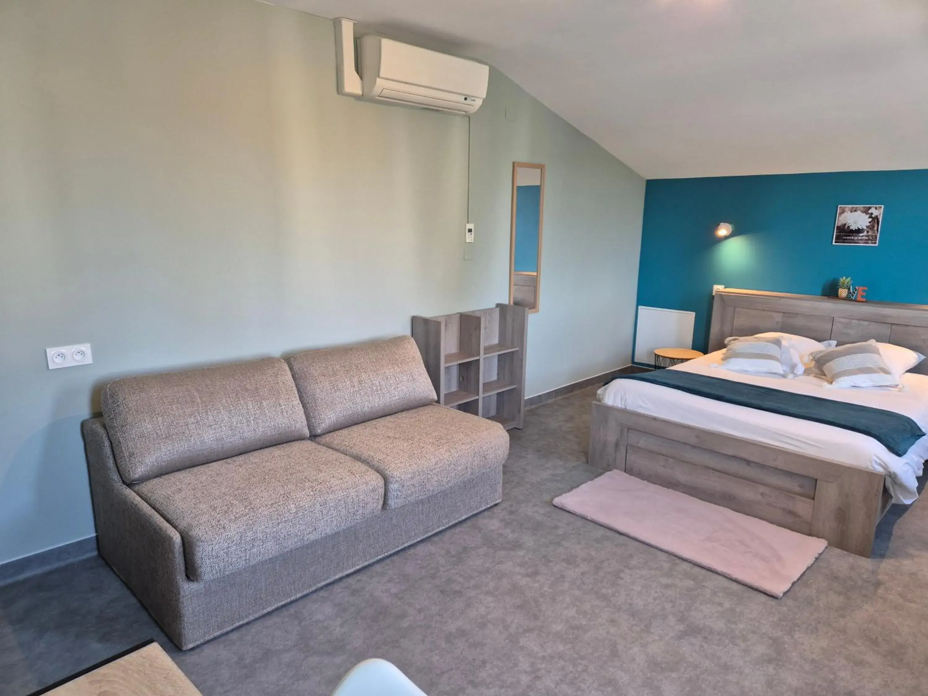 Superior Double Room in Logis Hôtel Restaurant L'Oustal Superior Double Room in Logis Hôtel Restaurant L'Oustal