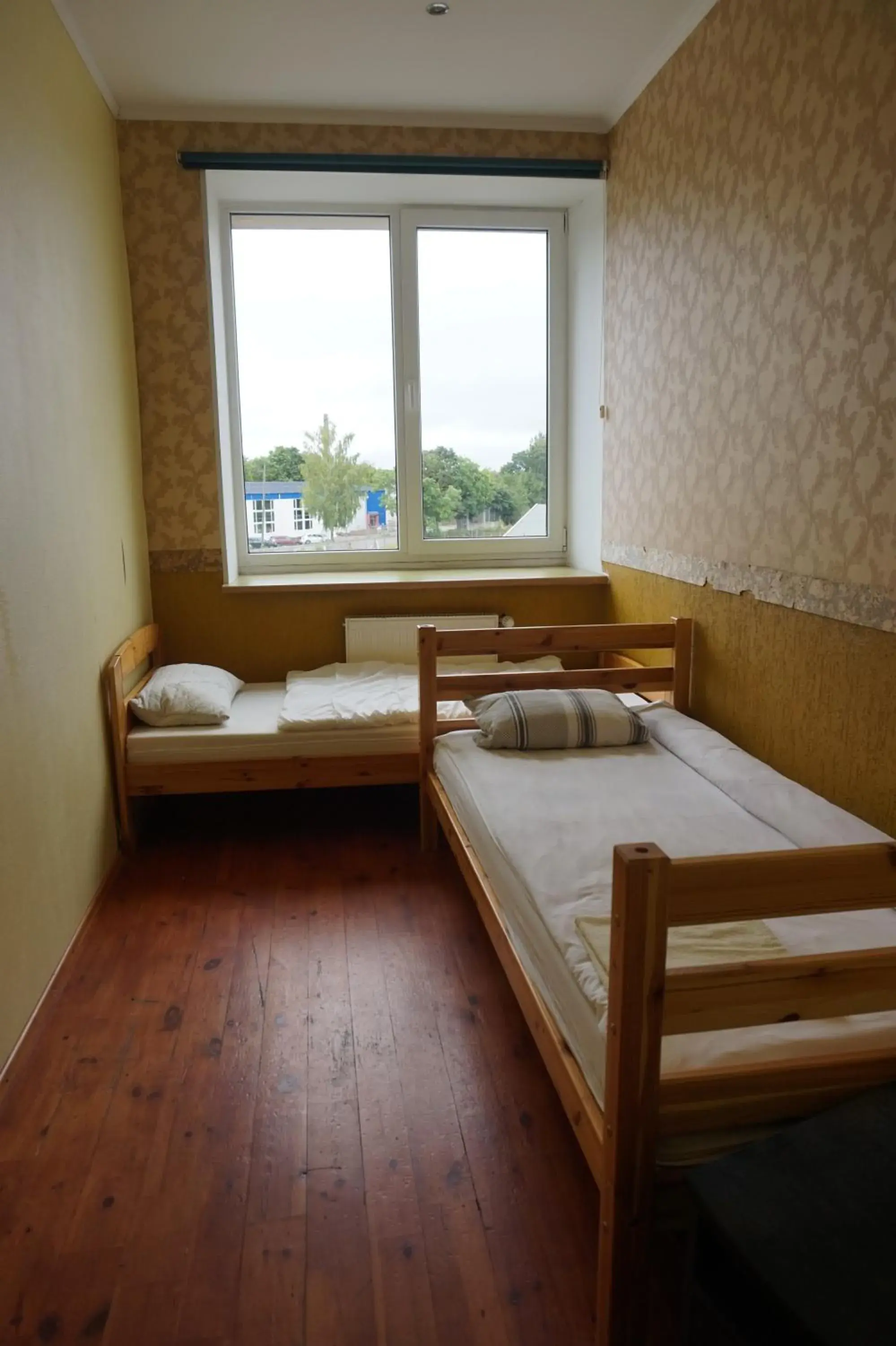 Bed in 2-Bed Dormitory Room with Shared Bathroom in Hotel Erfolg Bed in 2-Bed Dormitory Room with Shared Bathroom in Hotel Erfolg