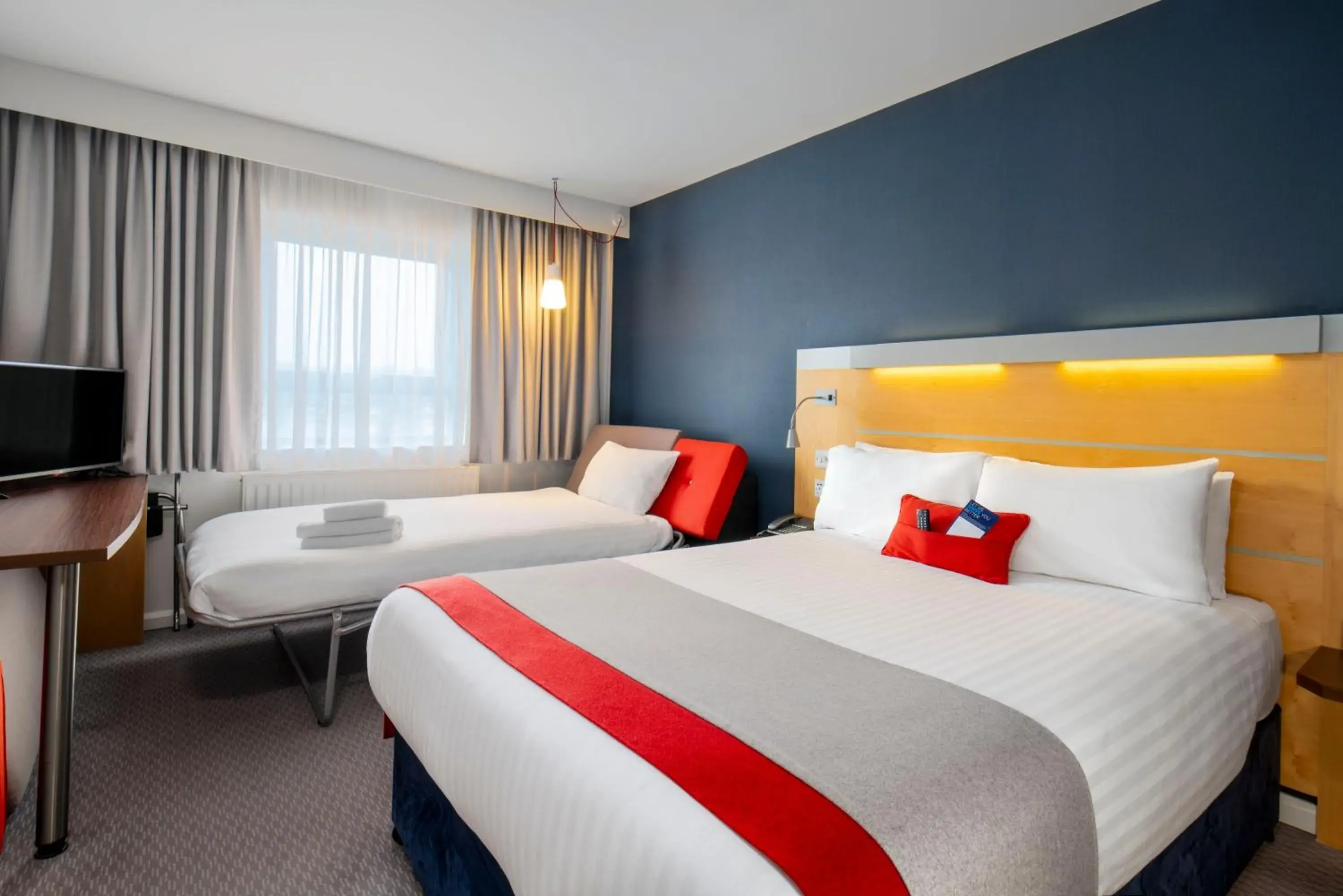Standard Double Room with Sofa Bed and Free Hot Breakfast in Holiday Inn Express Antrim by IHG Standard Double Room with Sofa Bed and Free Hot Breakfast in Holiday Inn Express Antrim by IHG