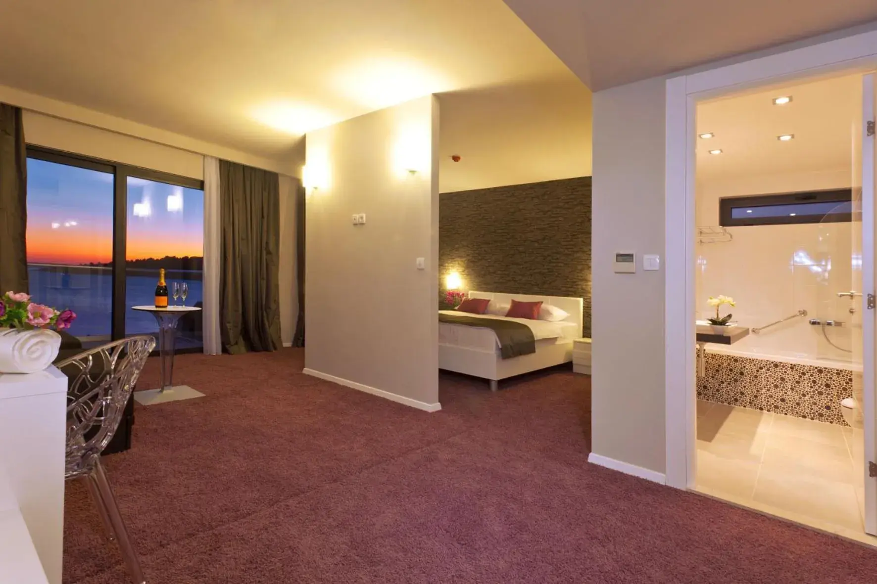 Deluxe Suite with Sea View and Balcony in Boutique Hotel Life Deluxe Suite with Sea View and Balcony in Boutique Hotel Life